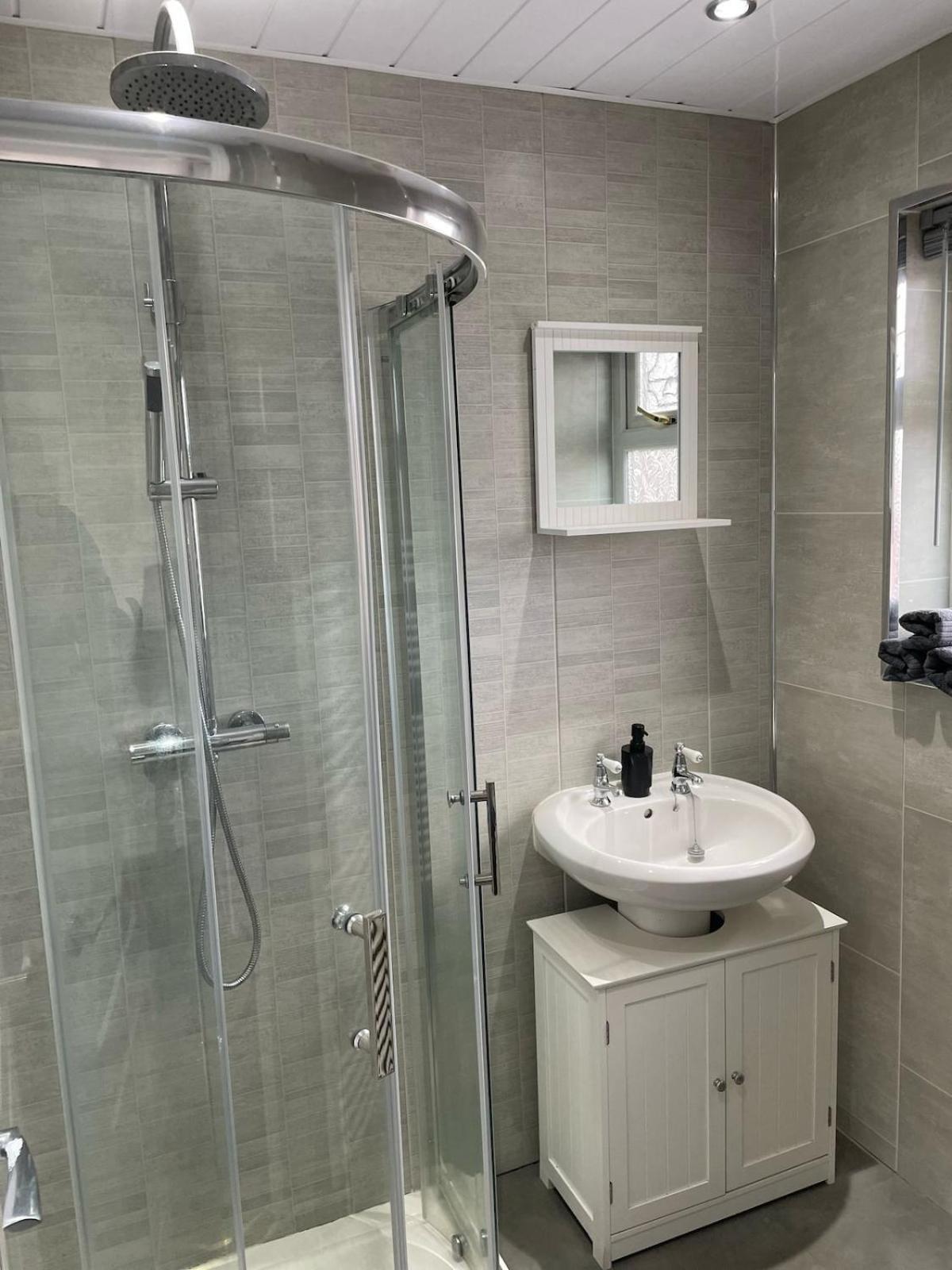 3br Spacious, Modern, Cozy Apartment