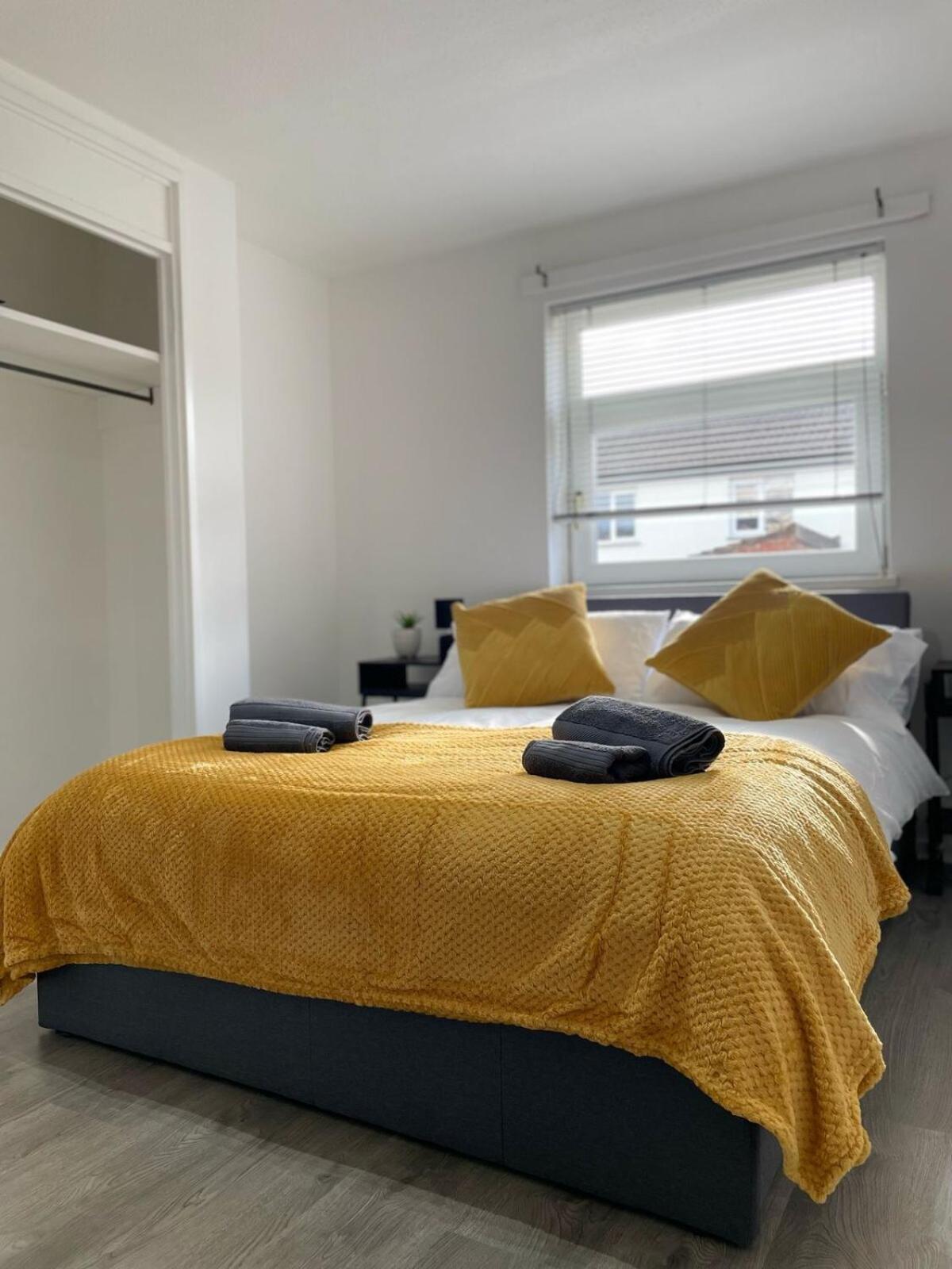 3br Spacious, Modern, Cozy Apartment Belfast