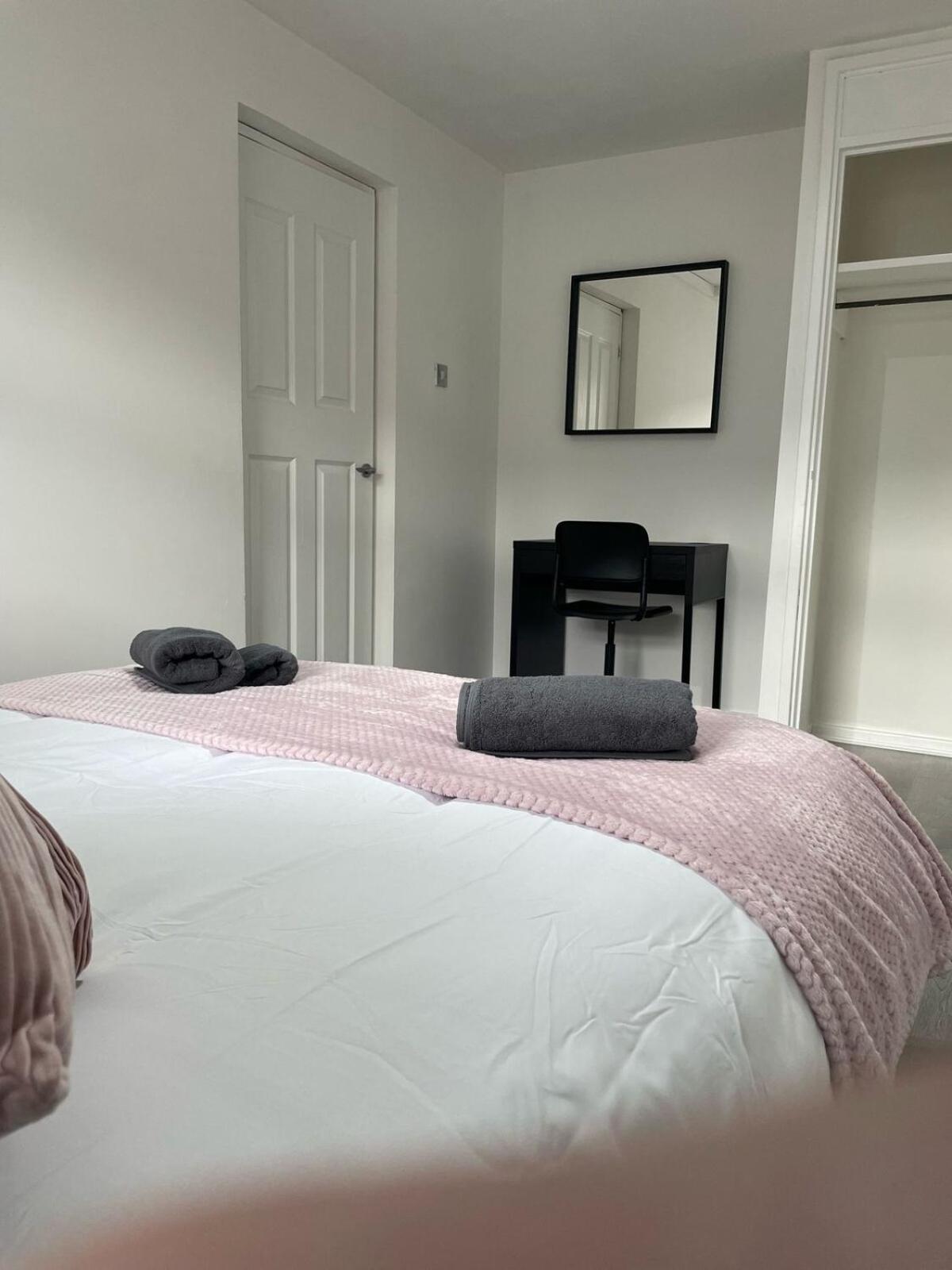 3br Spacious, Modern, Cozy Apartment Belfast