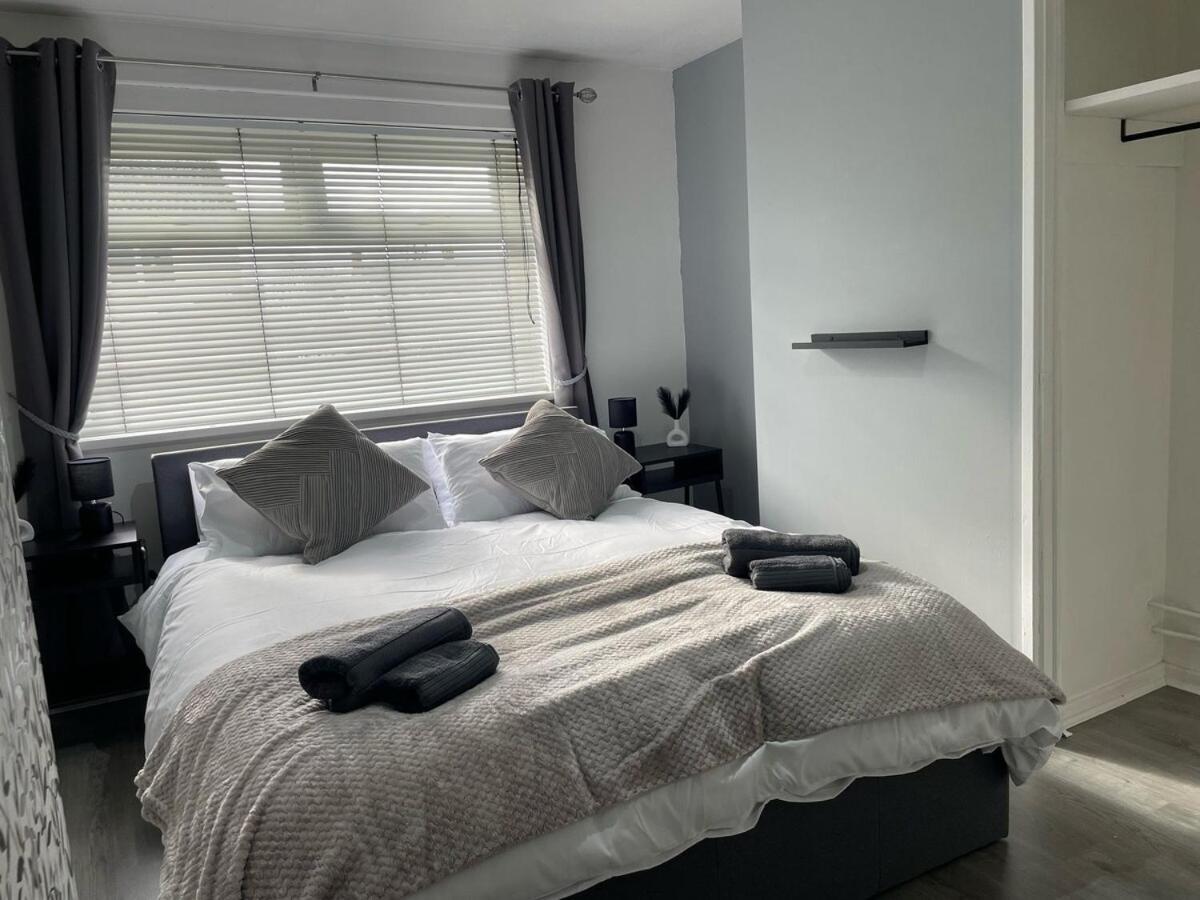 Apartment 3br Spacious, Modern, Cozy Belfast