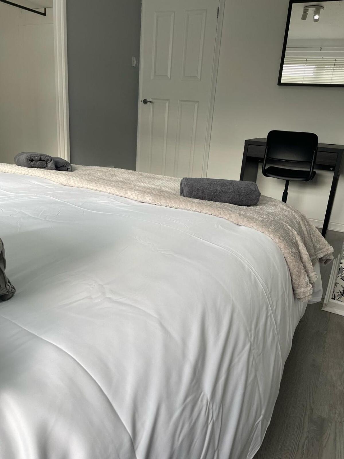 3br Spacious, Modern, Cozy Apartment