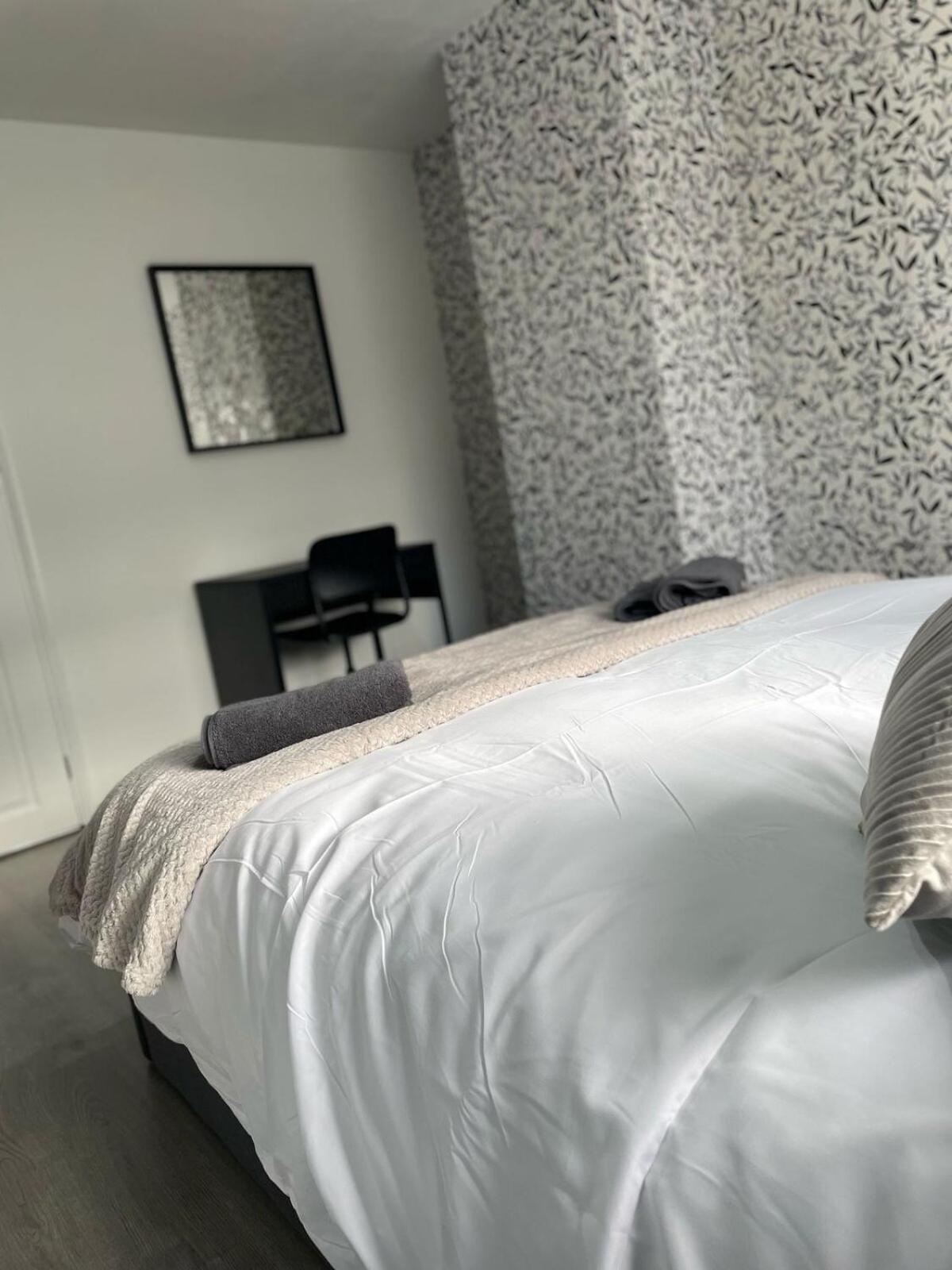 3br Spacious, Modern, Cozy Apartment *