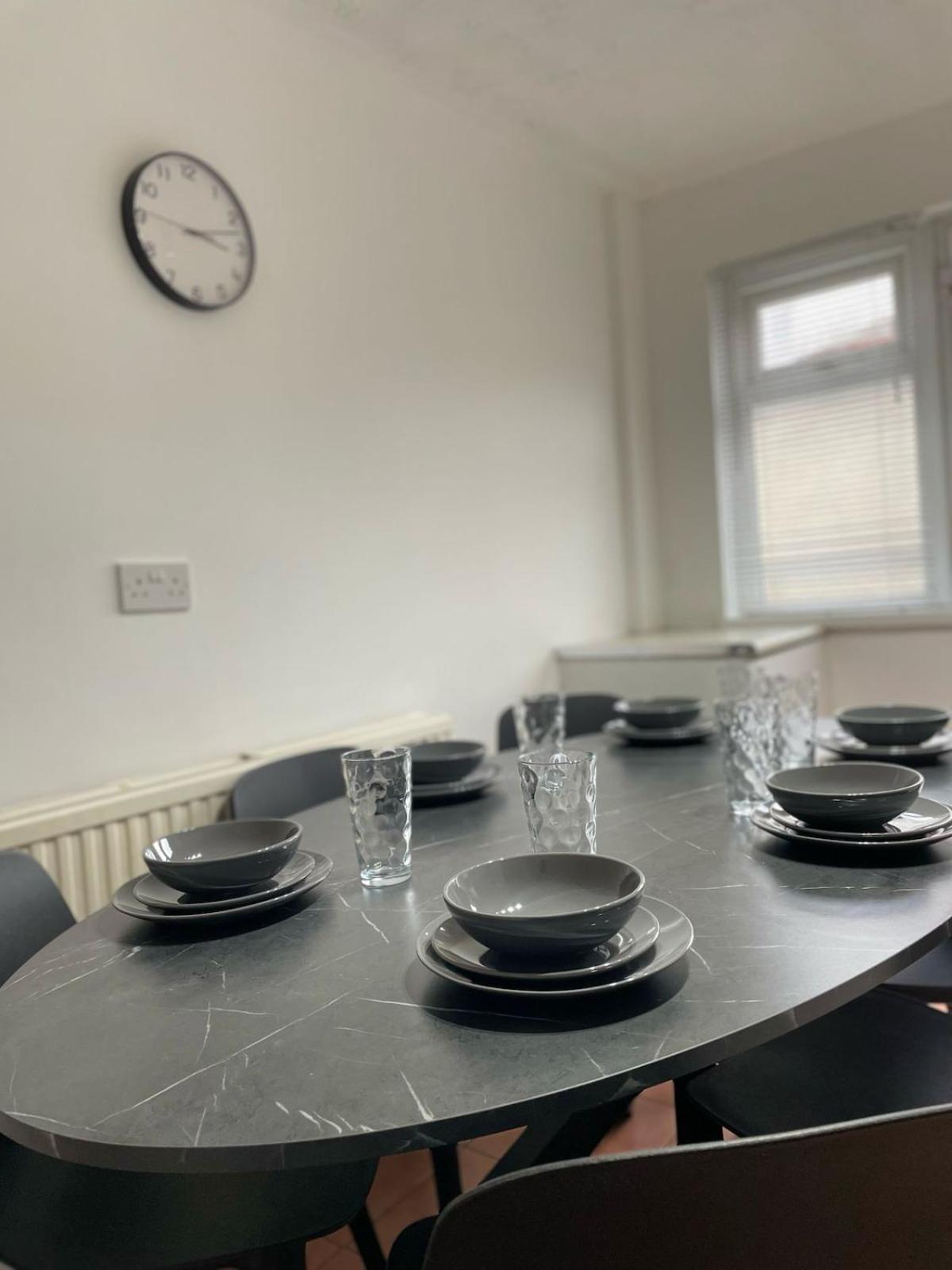 3br Spacious, Modern, Cozy Apartment Belfast