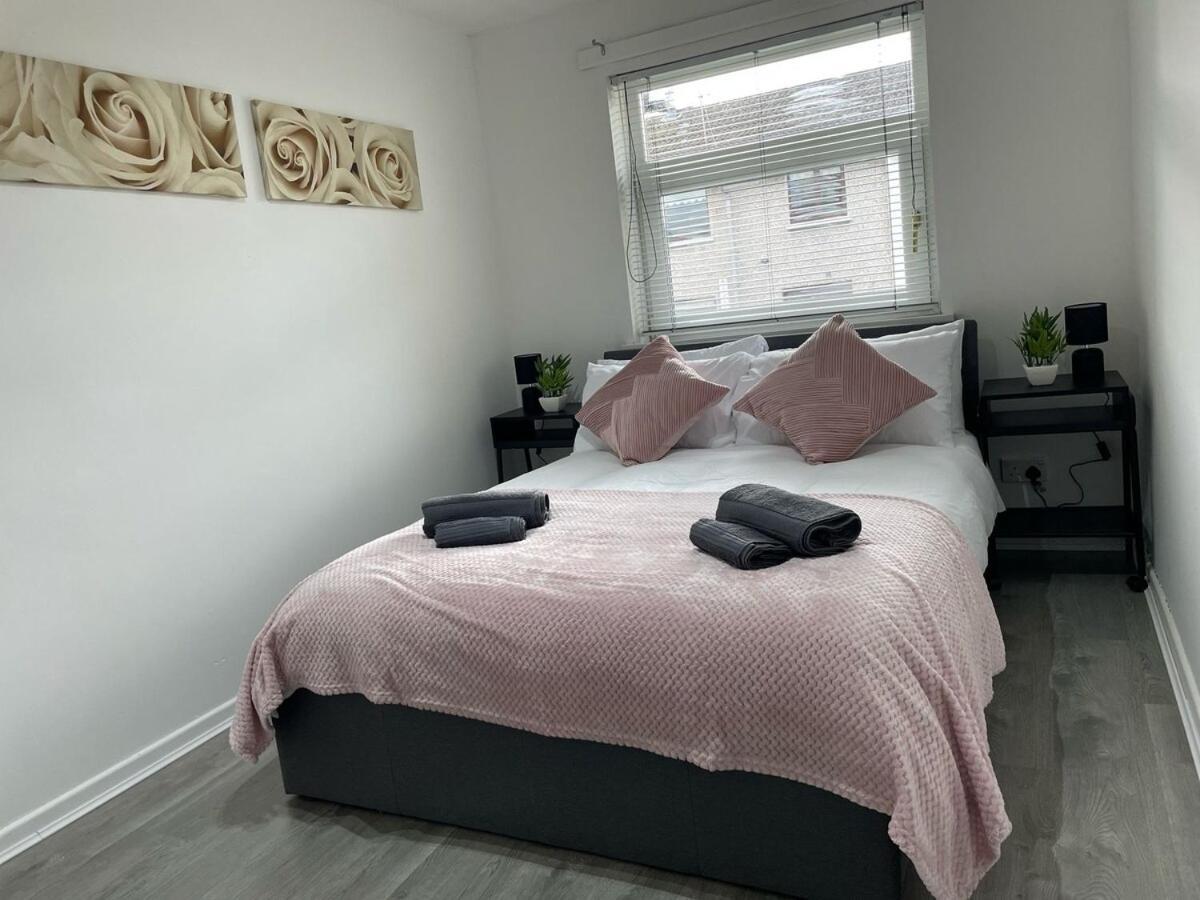3br Spacious, Modern, Cozy Apartment *