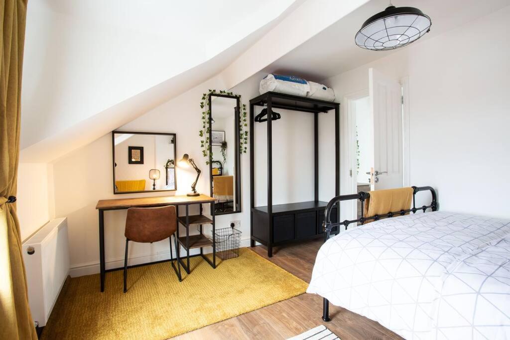 Luxurious 4-bed Townhouse In The Heart Of Holiday home *