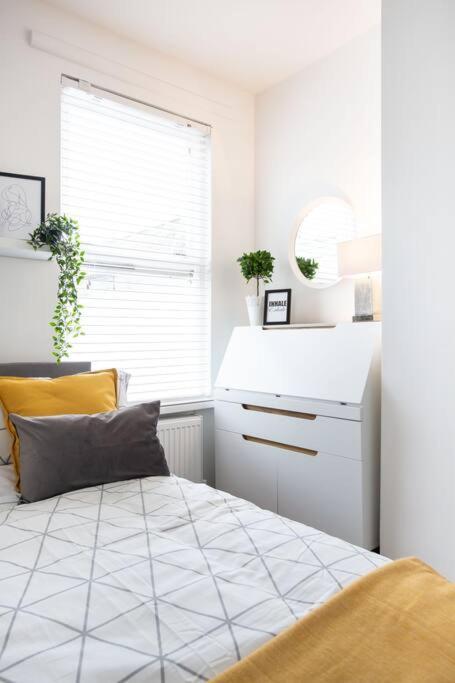 Luxurious 4-bed Townhouse In The Heart Of *