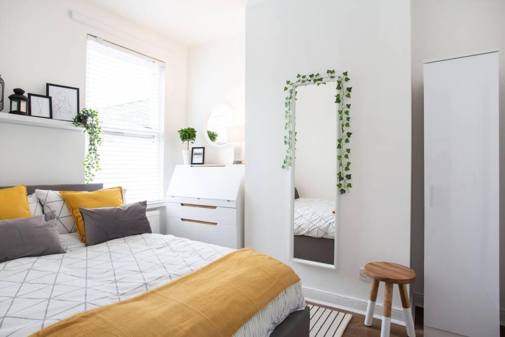 Luxurious 4-bed Townhouse In The Heart Of Holiday home Belfast