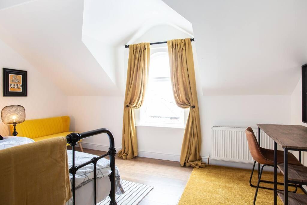 Luxurious 4-bed Townhouse In The Heart Of *