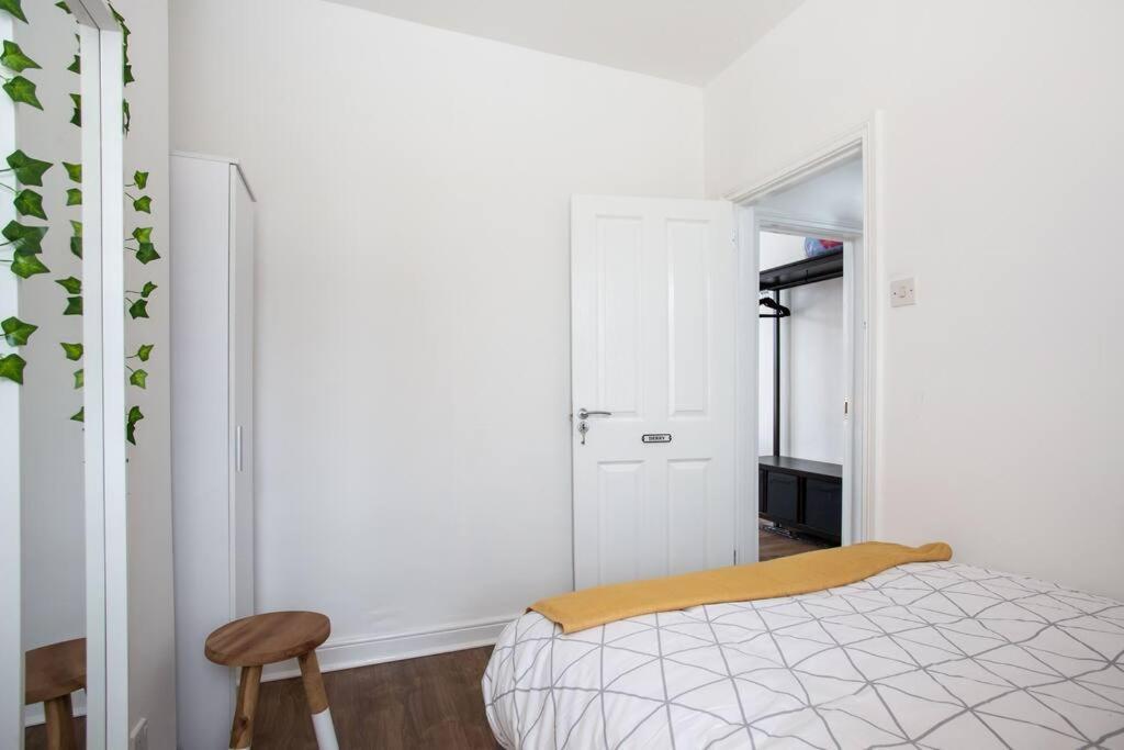 Luxurious 4-bed Townhouse In The Heart Of Holiday home Belfast