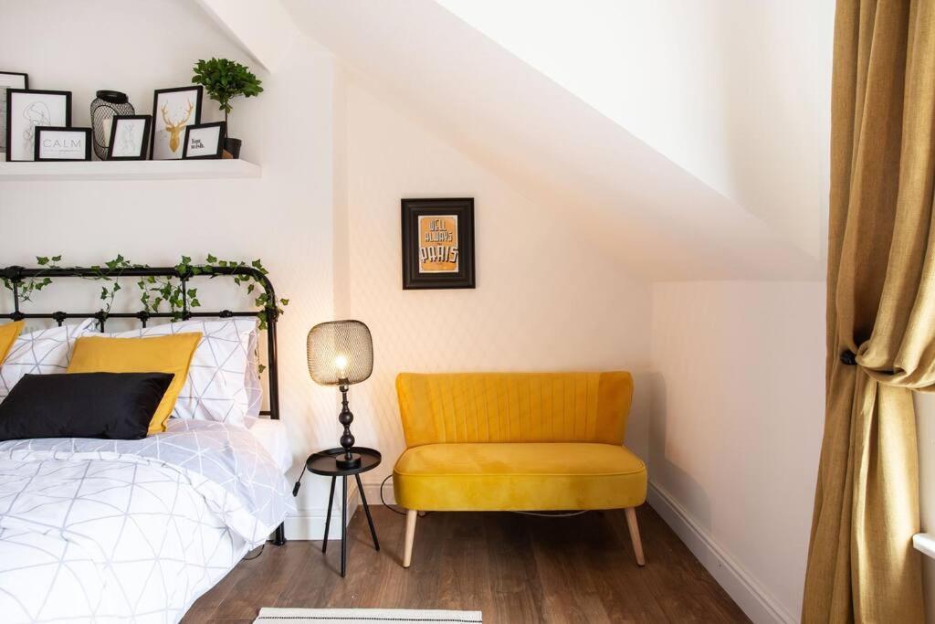 Luxurious 4-bed Townhouse In The Heart Of *