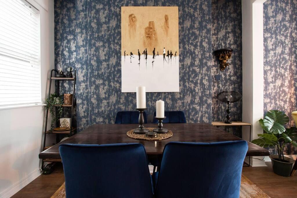 Luxurious 4-bed Townhouse In The Heart Of *