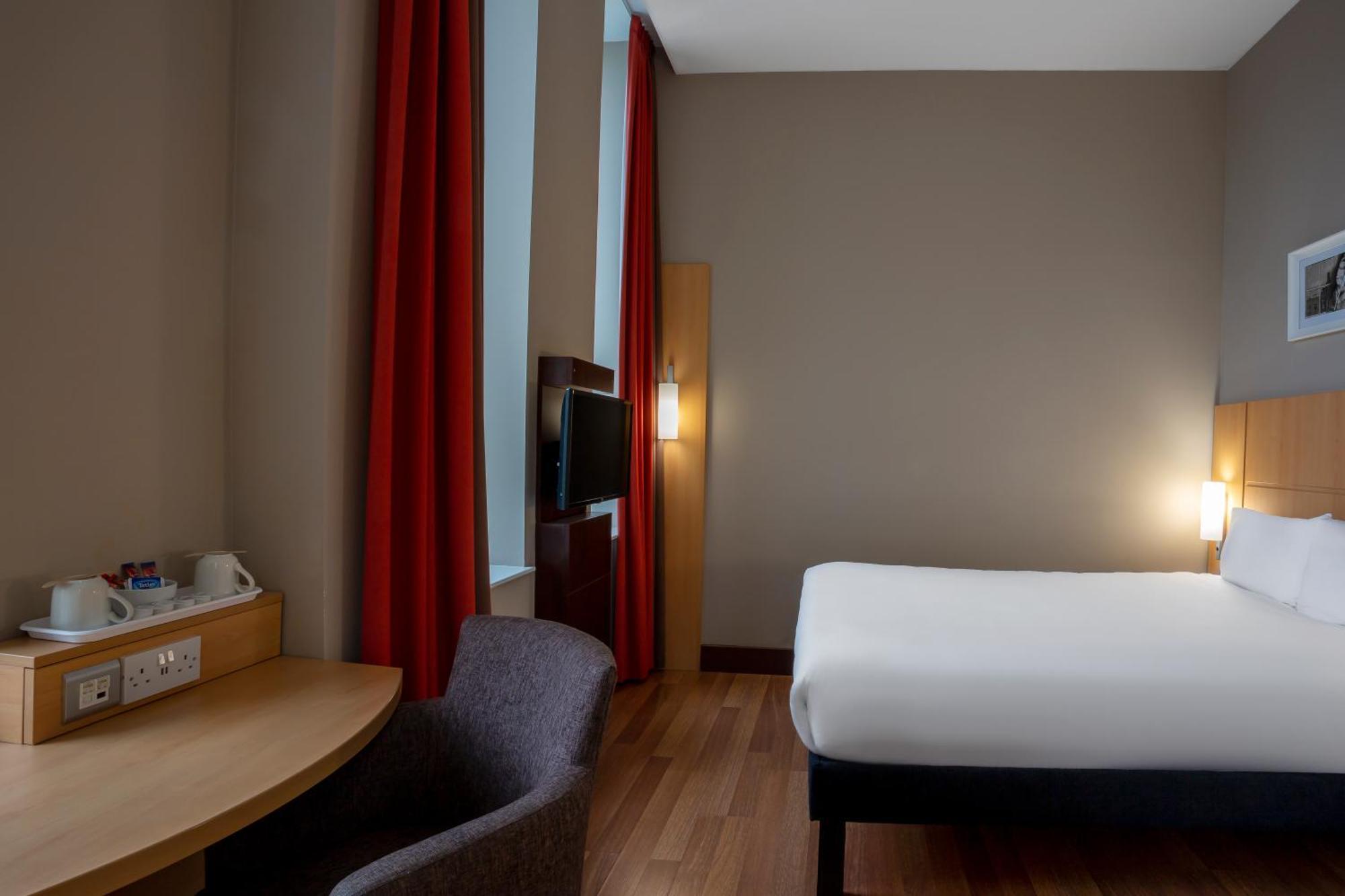 Hotel Ibis Queens Quarter 3*