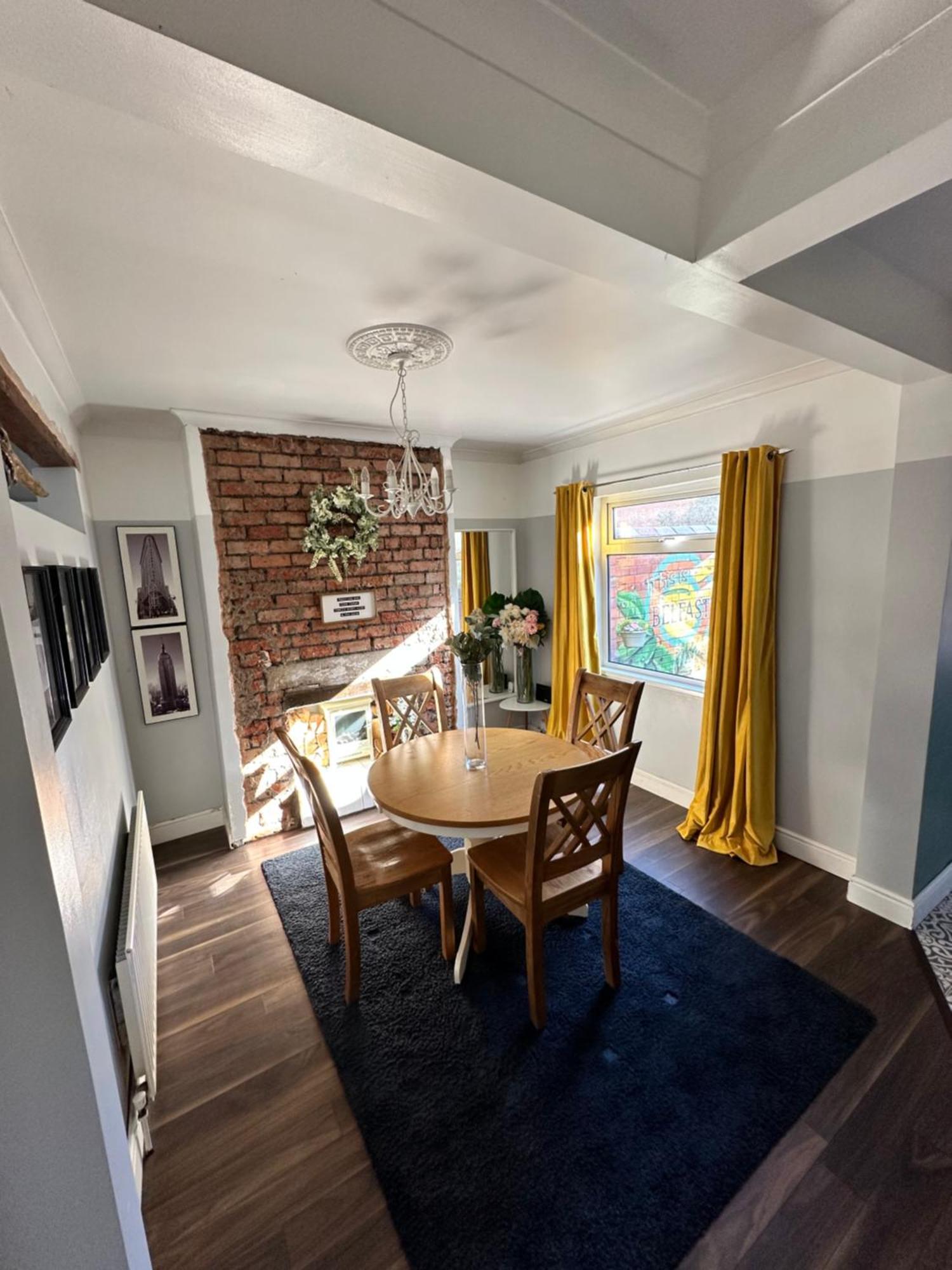 Cosy Two Bed Terraced House 7min Drive From