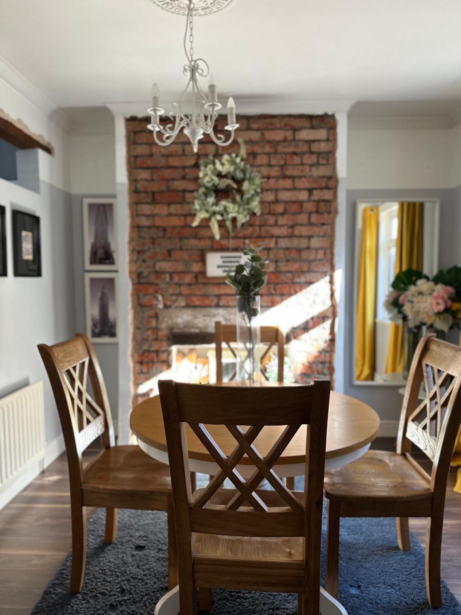 Holiday home Cosy Two Bed Terraced House 7min Drive From Belfast