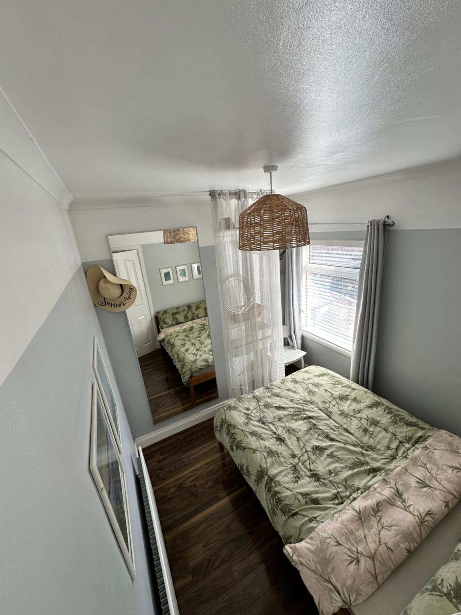 Holiday home Cosy Two Bed Terraced House 7min Drive From Belfast