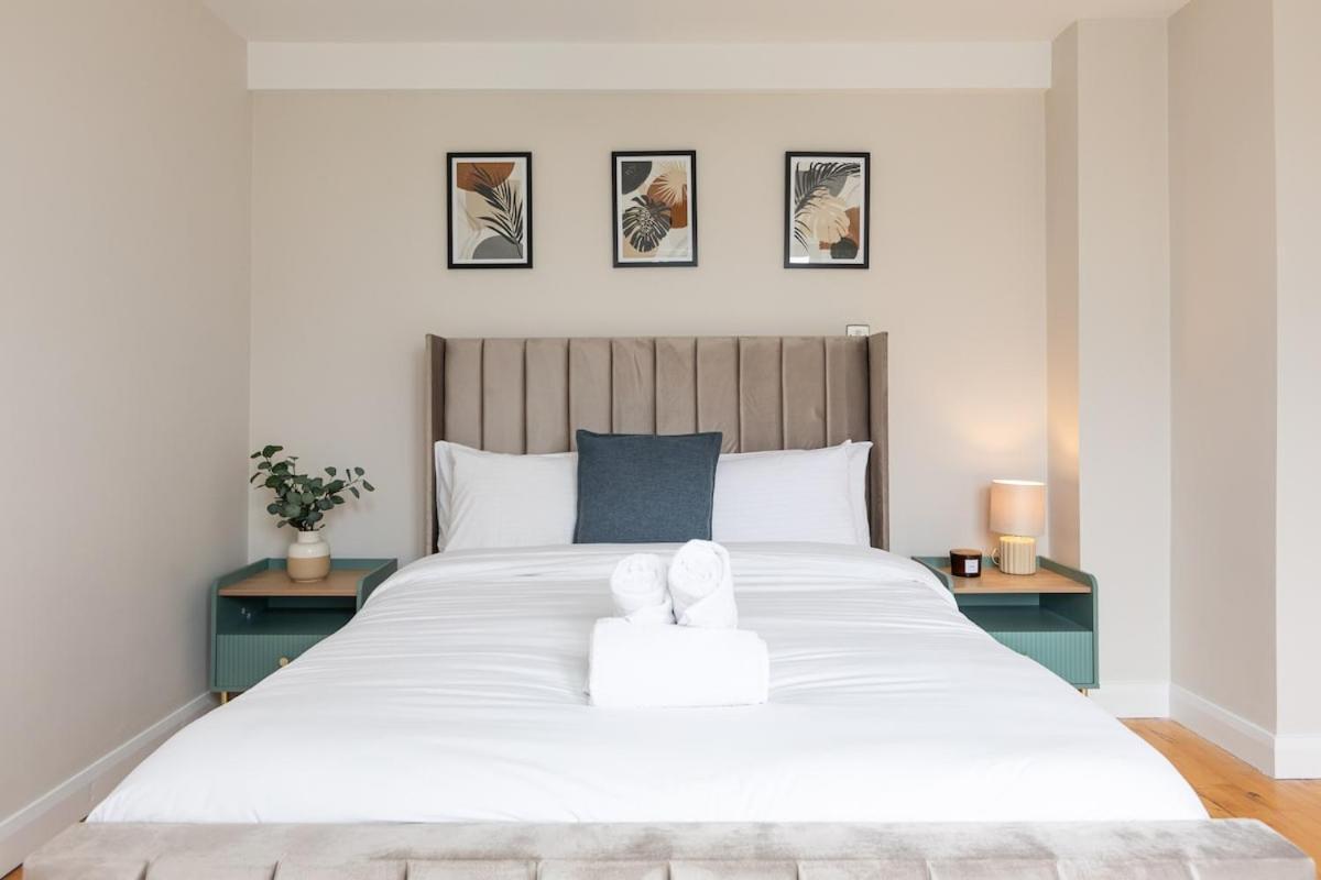 Modern 2 Bedroom, 2 Bathroom In Belfast, Sleeps 6 With Parking Included * Belfast