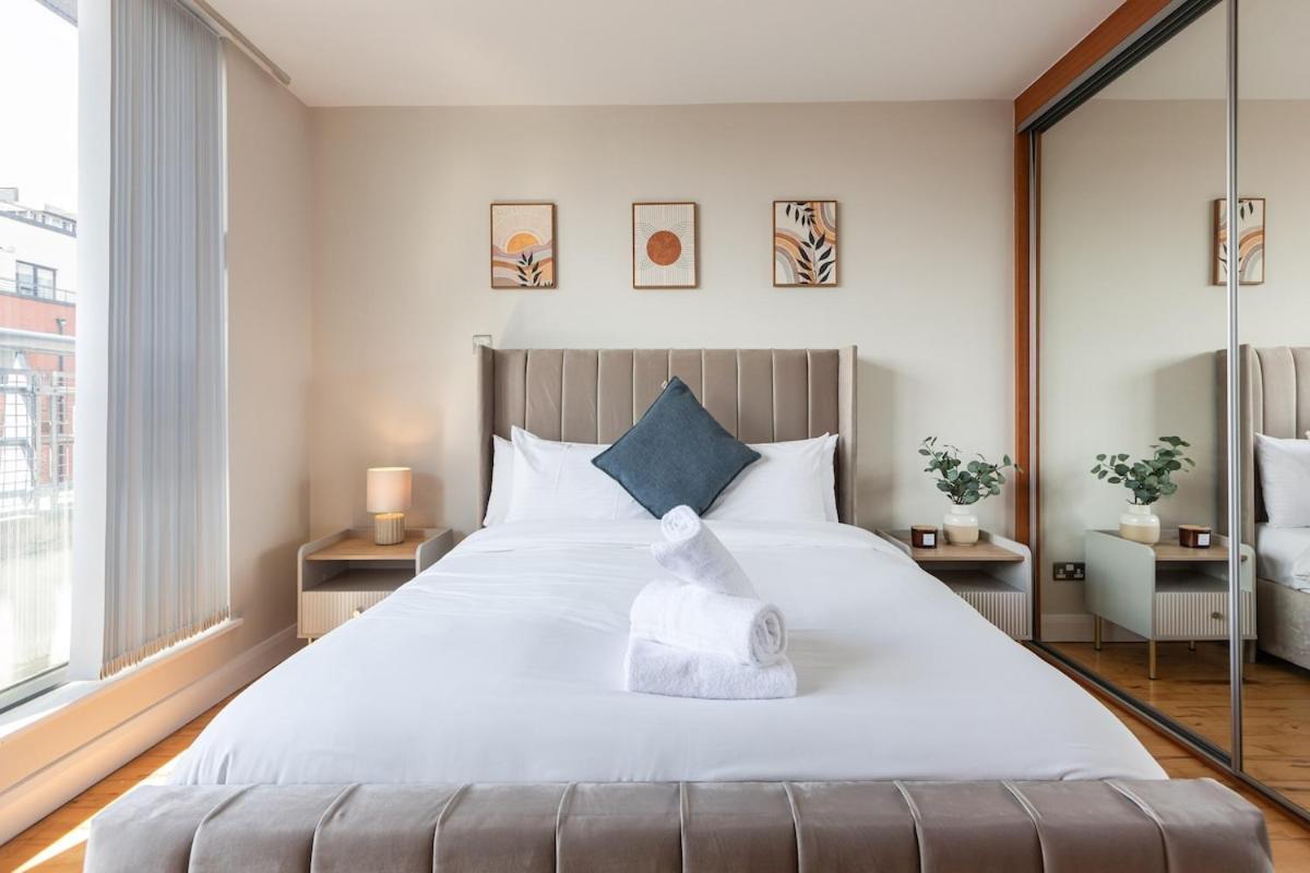 Modern 2 Bedroom, 2 Bathroom In Belfast, Sleeps 6 With Parking Included Apartment Belfast