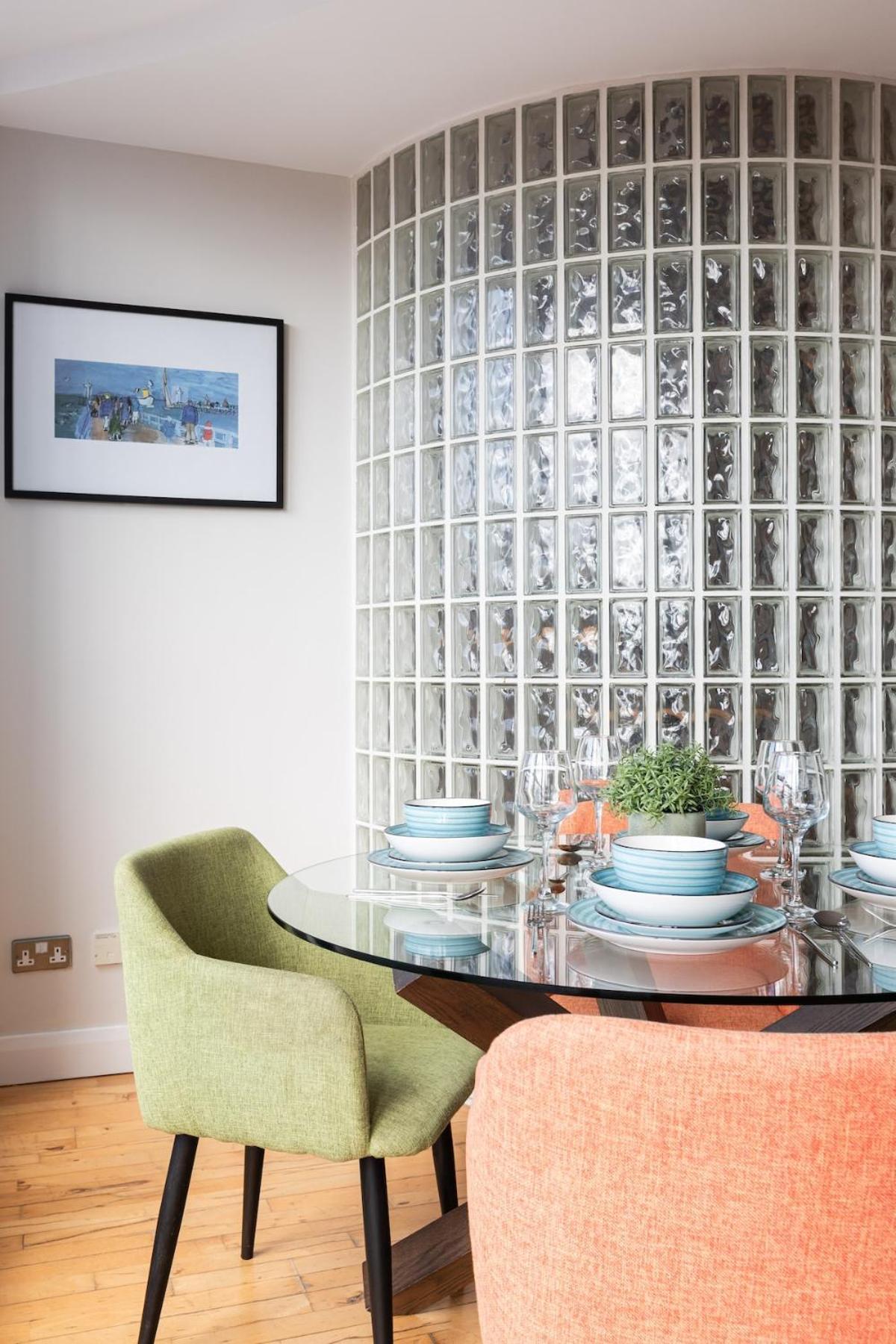 Modern 2 Bedroom, 2 Bathroom In Belfast, Sleeps 6 With Parking Included Belfast