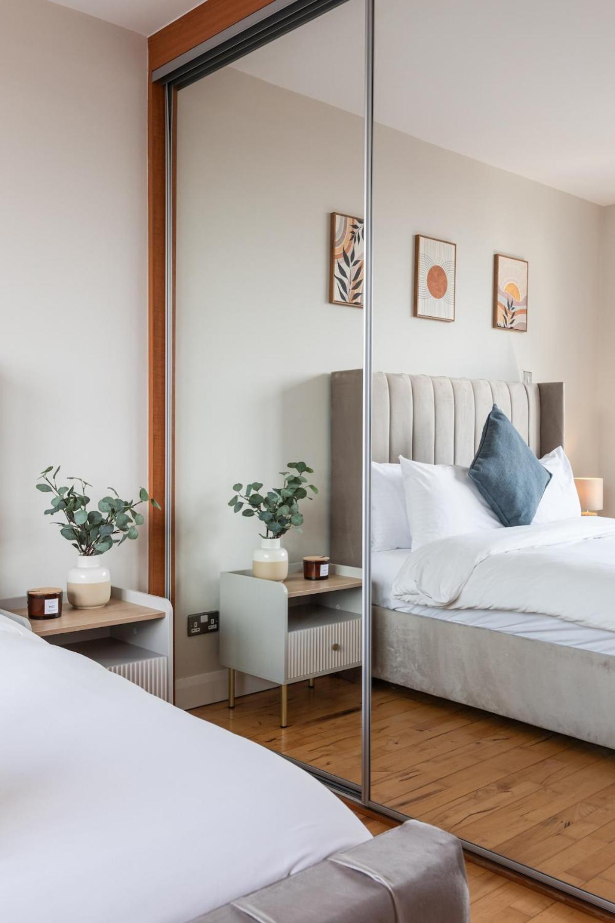 Modern 2 Bedroom, 2 Bathroom In Belfast, Sleeps 6 With Parking Included Belfast