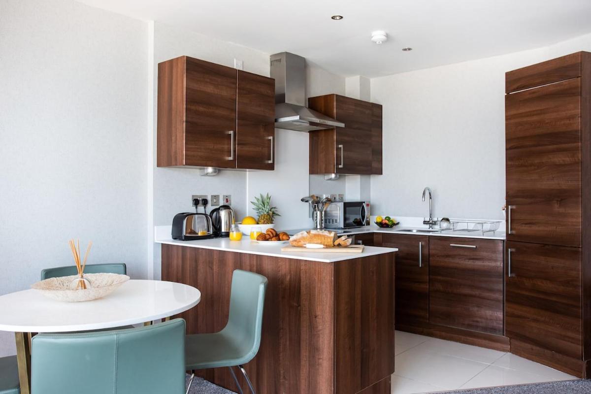 Exclusive High-floor With Breathtaking Titanic & Waterfront Views Sleeps 6 Apartment Belfast