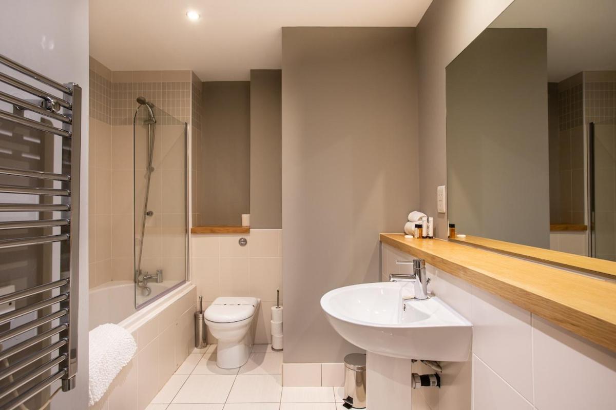 Apartment Exclusive High-floor With Breathtaking Titanic & Waterfront Views Sleeps 6 Belfast