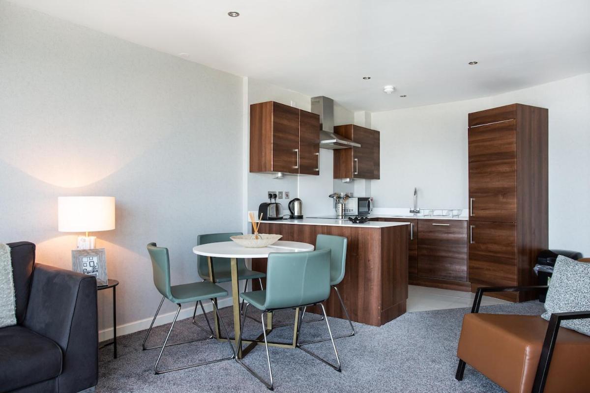 Exclusive High-floor With Breathtaking Titanic & Waterfront Views Sleeps 6 * Belfast