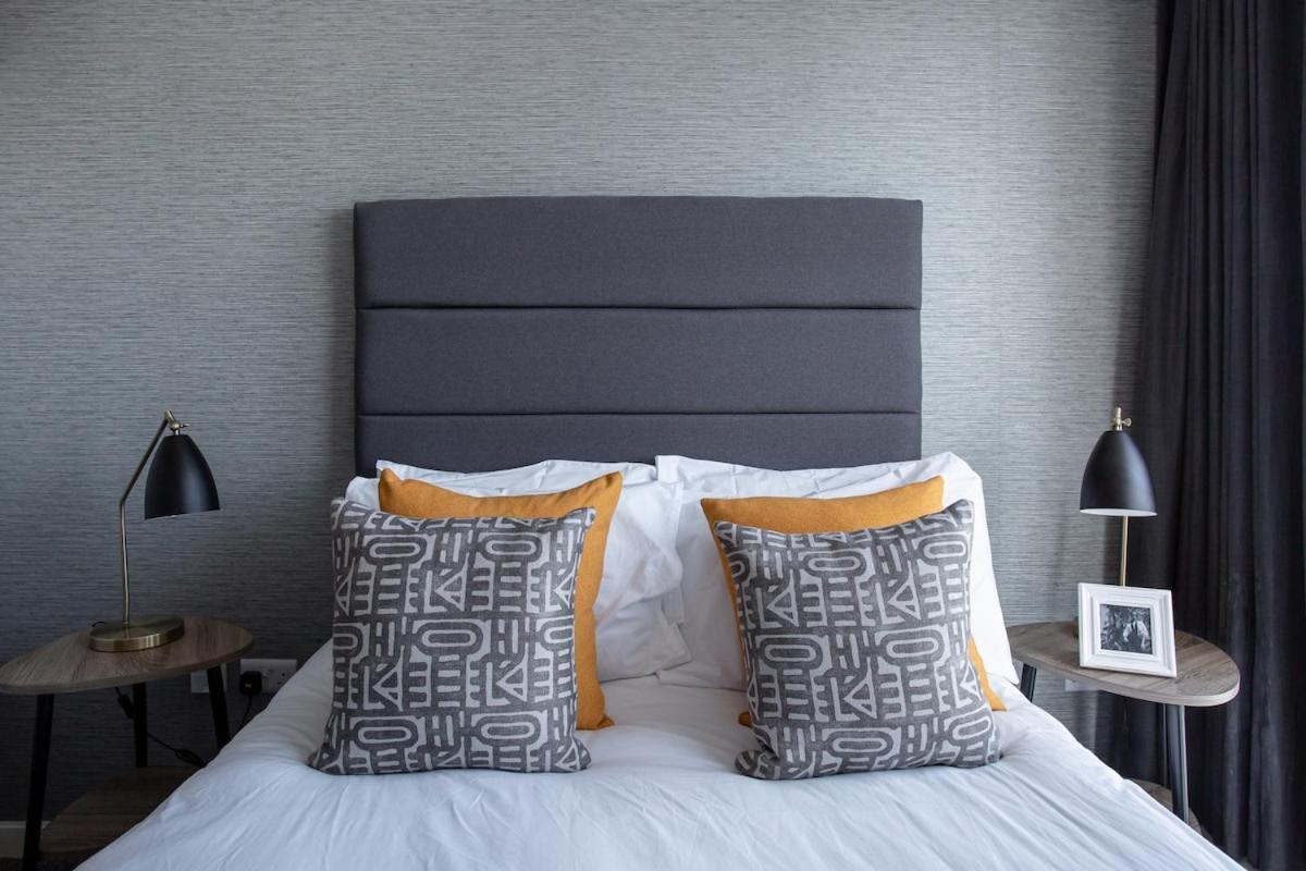 Exclusive High-floor With Breathtaking Titanic & Waterfront Views Sleeps 6 * Belfast