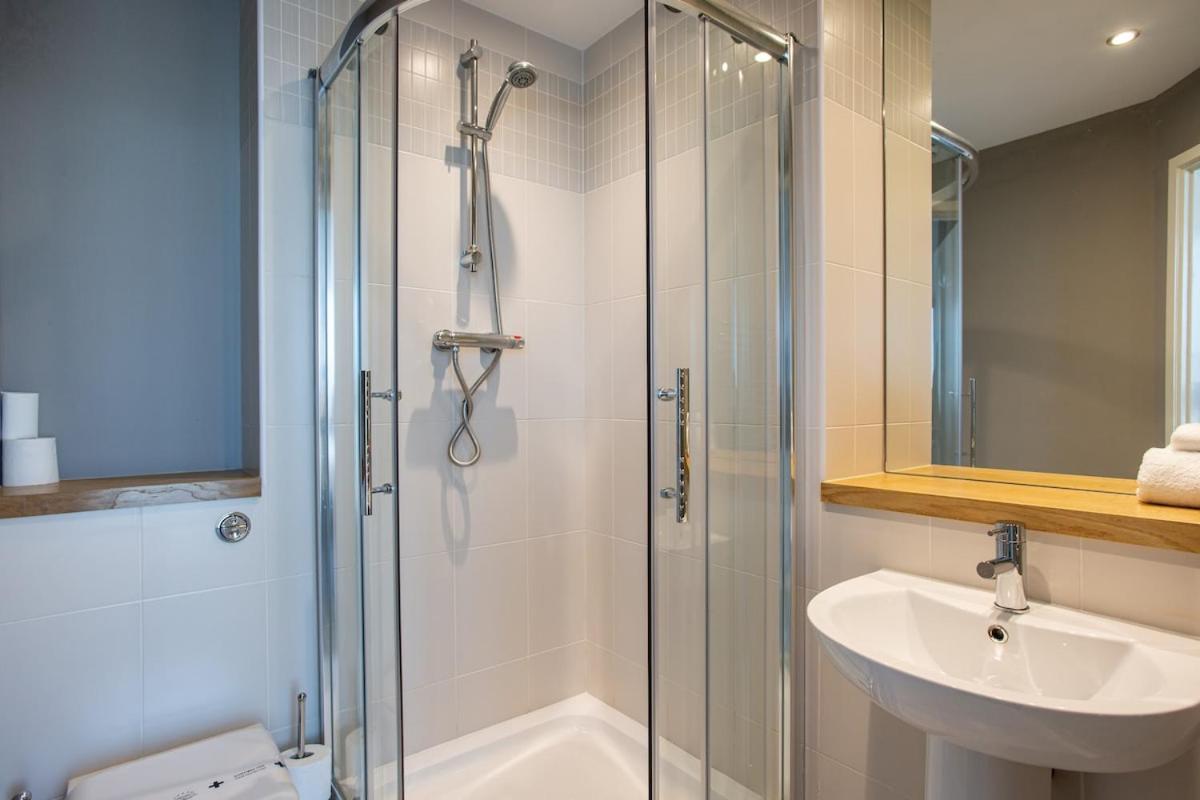 Exclusive High-floor With Breathtaking Titanic & Waterfront Views Sleeps 6 * Belfast