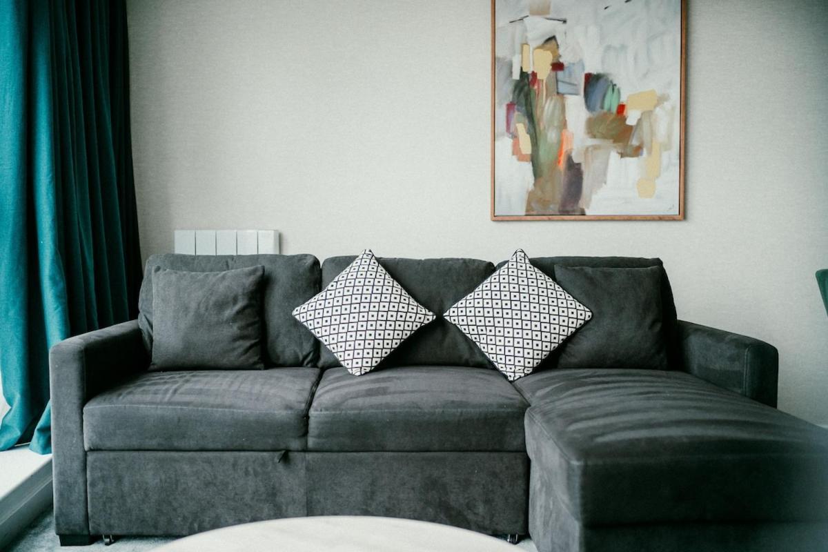 Stunning Waterfront With Titanic Views Sleeps 6 & Parking Apartment