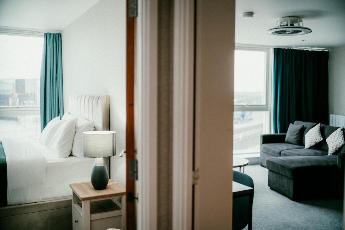 Stunning Waterfront With Titanic Views Sleeps 6 & Parking Apartment