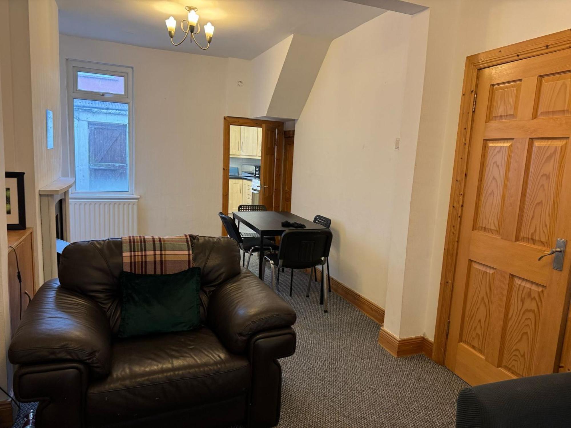 Lovely 2 Bedroom House Close To Centre Holiday home *
