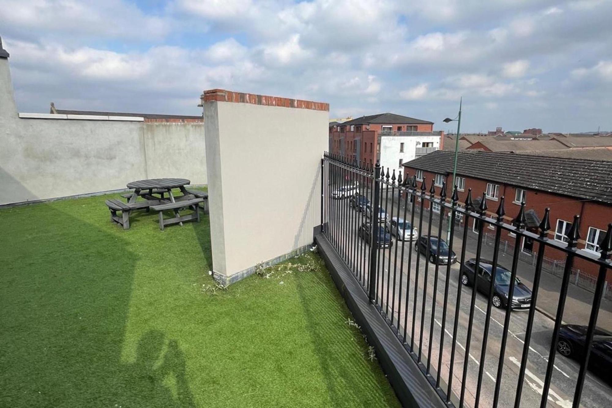 Luxury 2 Bedroom Penthouse In East Village - Walk To Centre, Roof Terrace Belfast