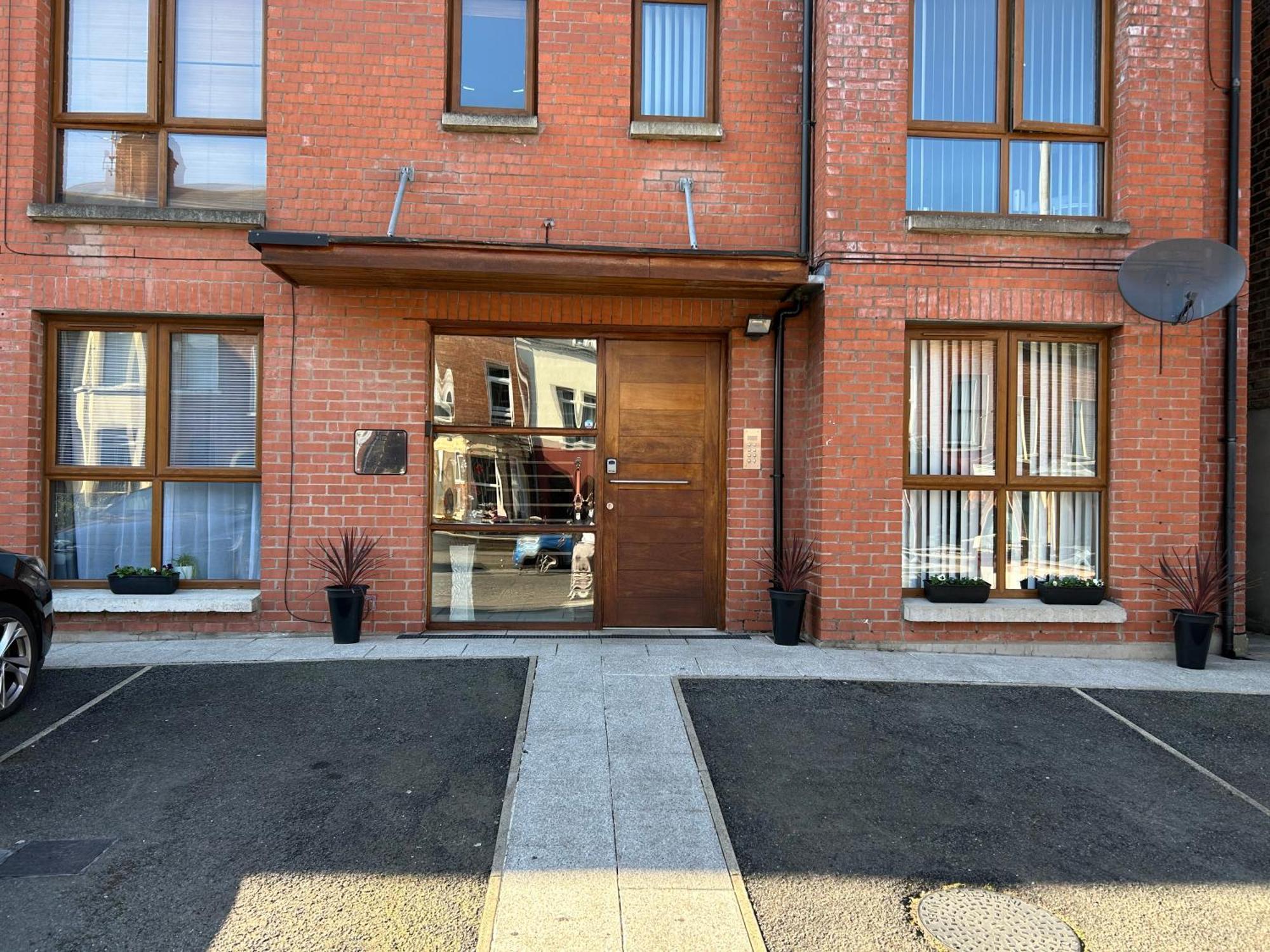 Apartment Nitb Certified Spacious Floor Bound *