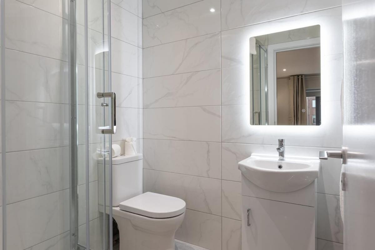 Apartment Stylish, Luxury, Parking Sleeps 6, 2-bath, Centre