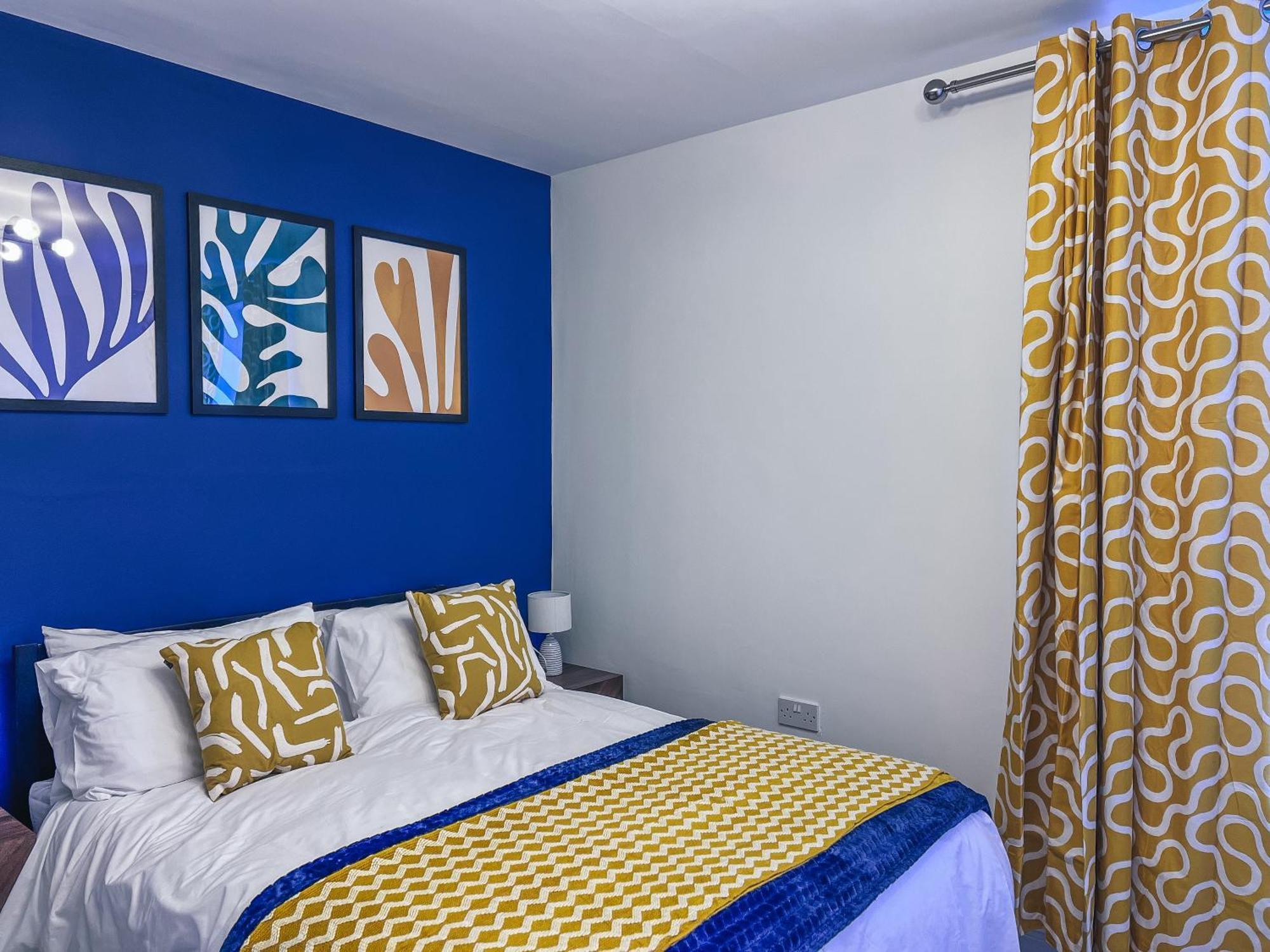 Apartment Central Flat 4 Bedroom, 2 Bathroom, 2X Parking - Staybynumbers