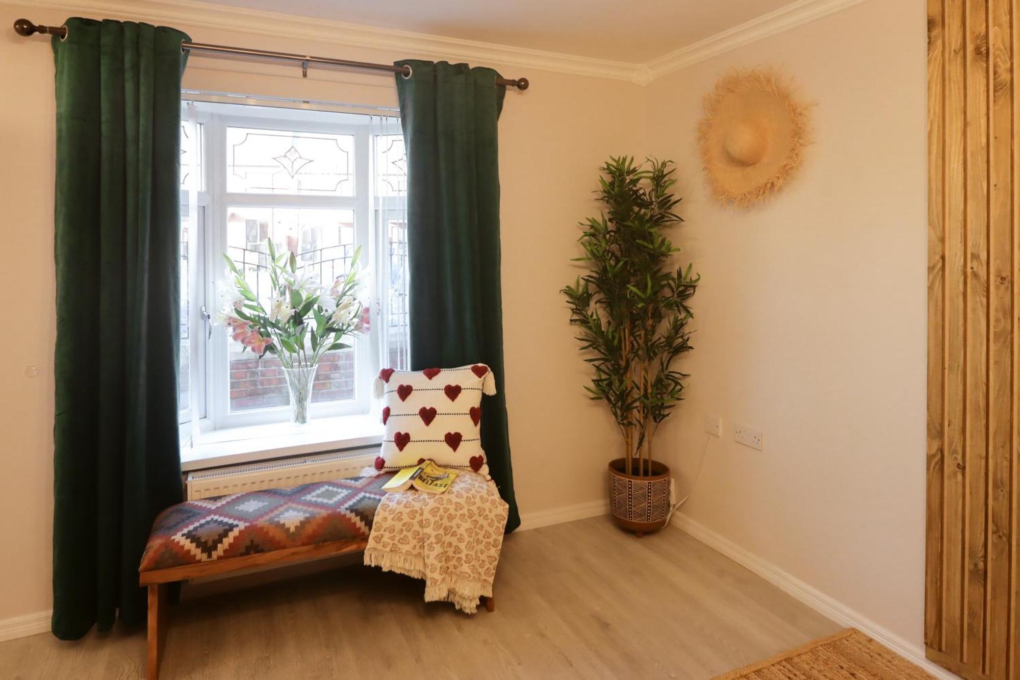 Superb Large Bespoke 5 Star Detached Villa, Prime Location, Belfast
