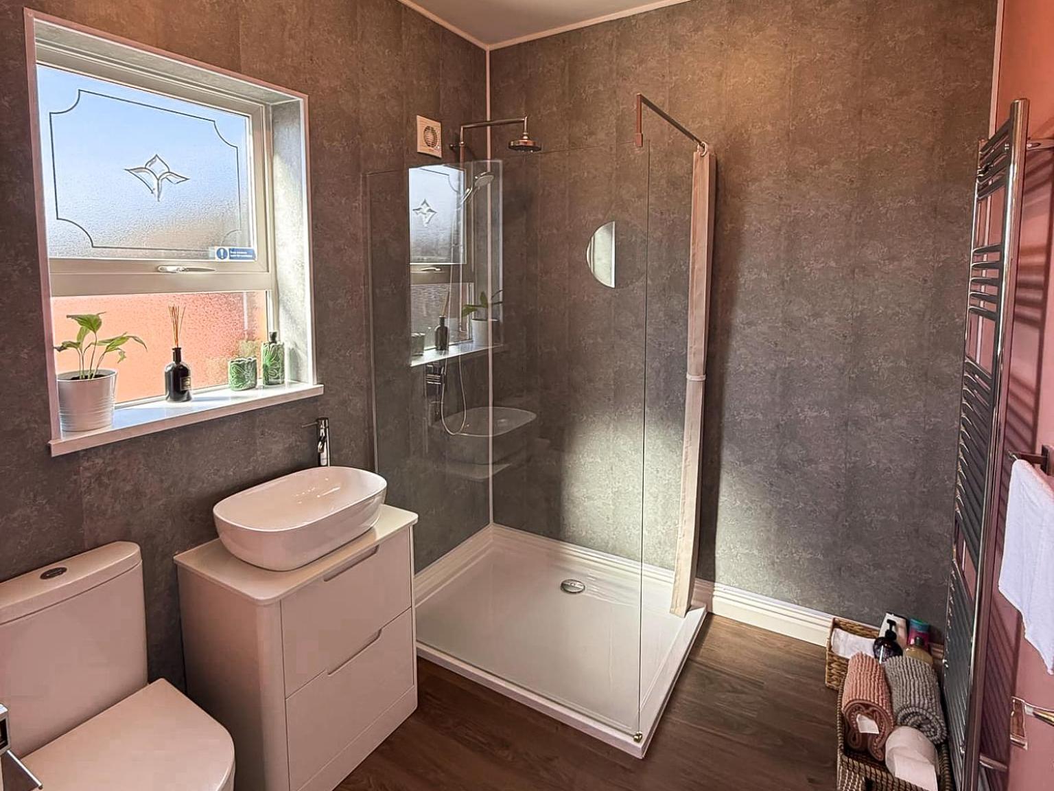 Superb Large Bespoke 5 Star Detached Villa, Prime Location, Villa Belfast
