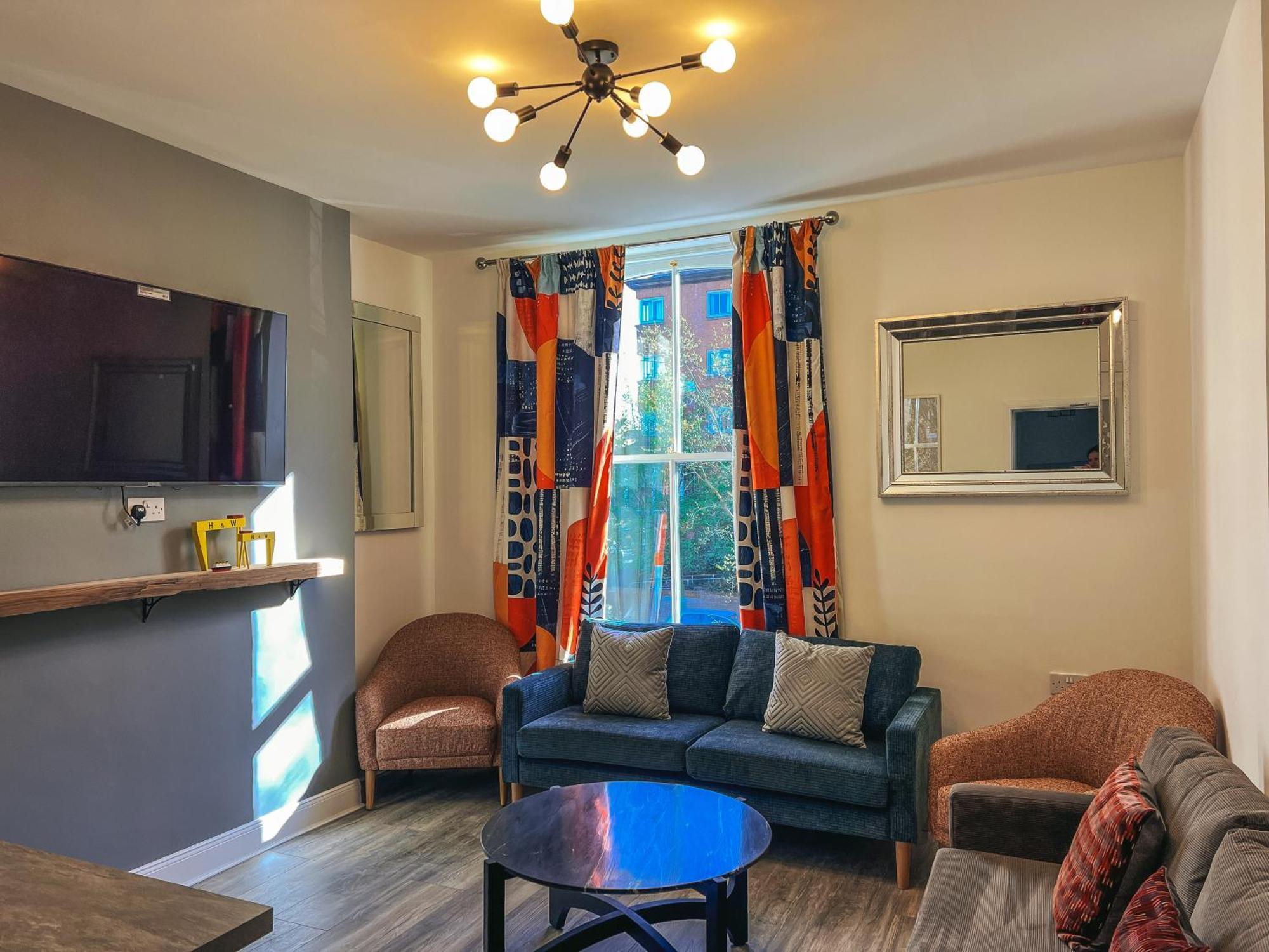 Flat 3 Bedroom, 2 Bathroom - Staybynumbers * Belfast