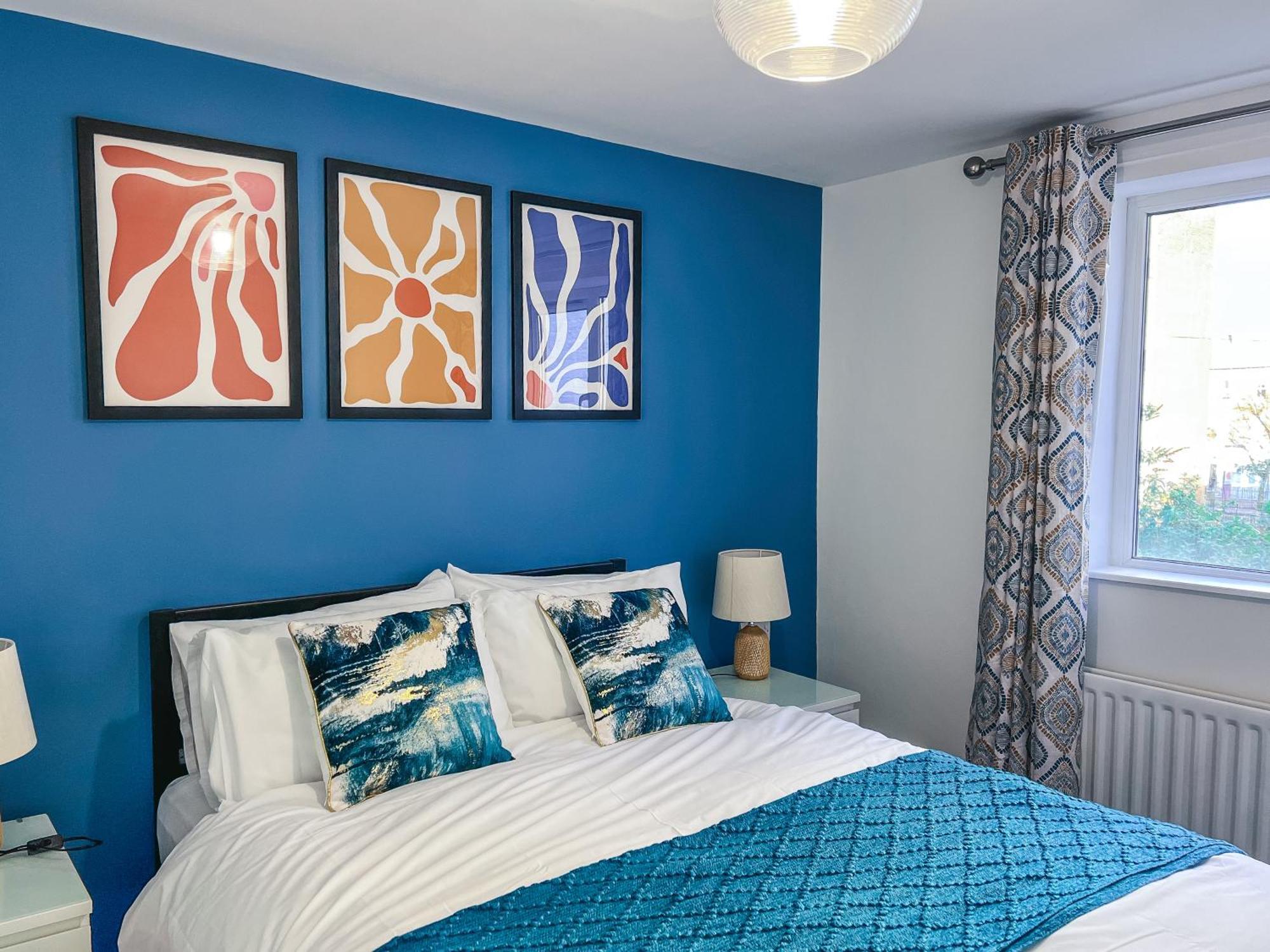 Flat 3 Bedroom, 2 Bathroom - Staybynumbers Apartment Belfast
