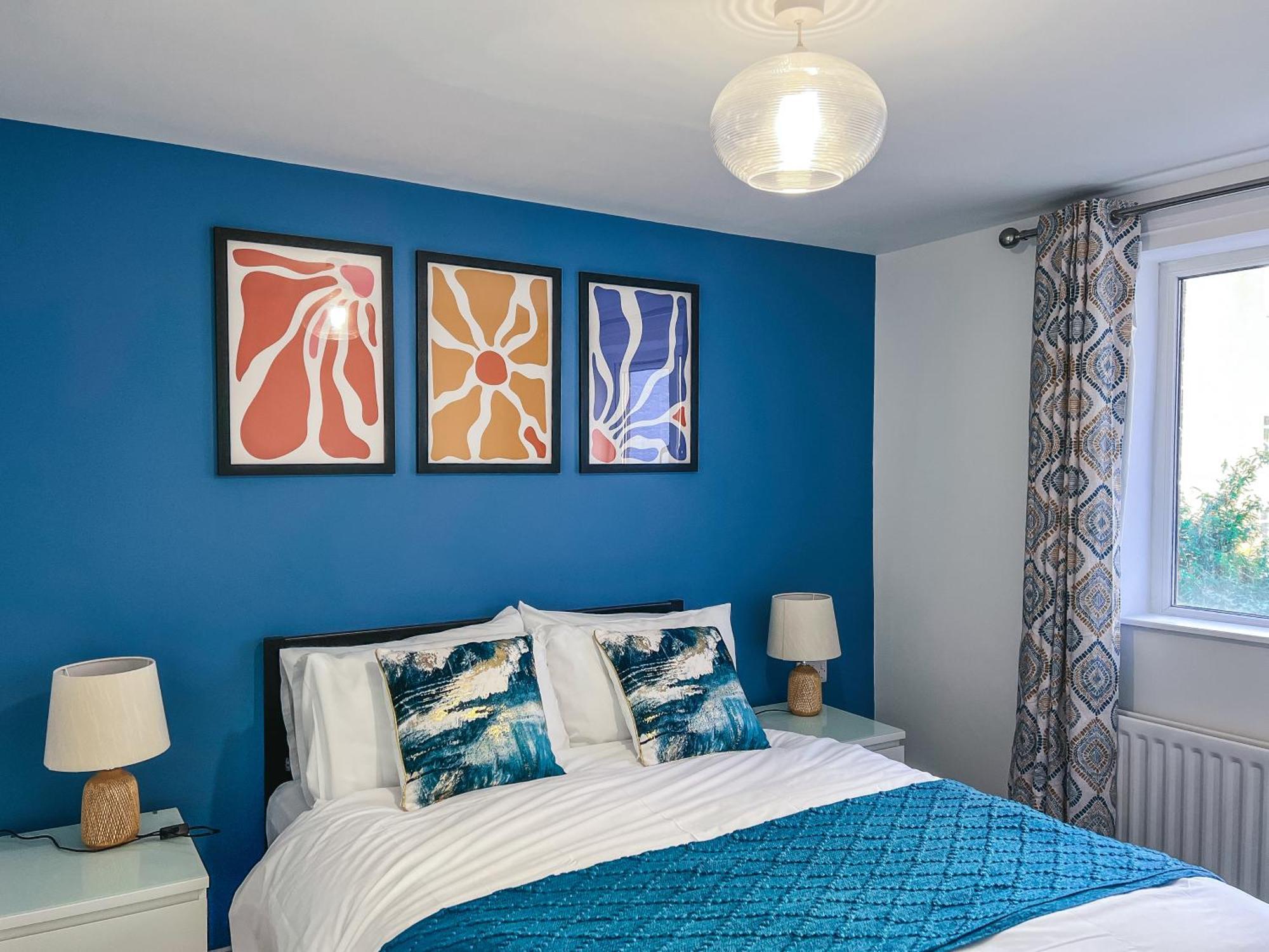 Flat 3 Bedroom, 2 Bathroom - Staybynumbers Belfast