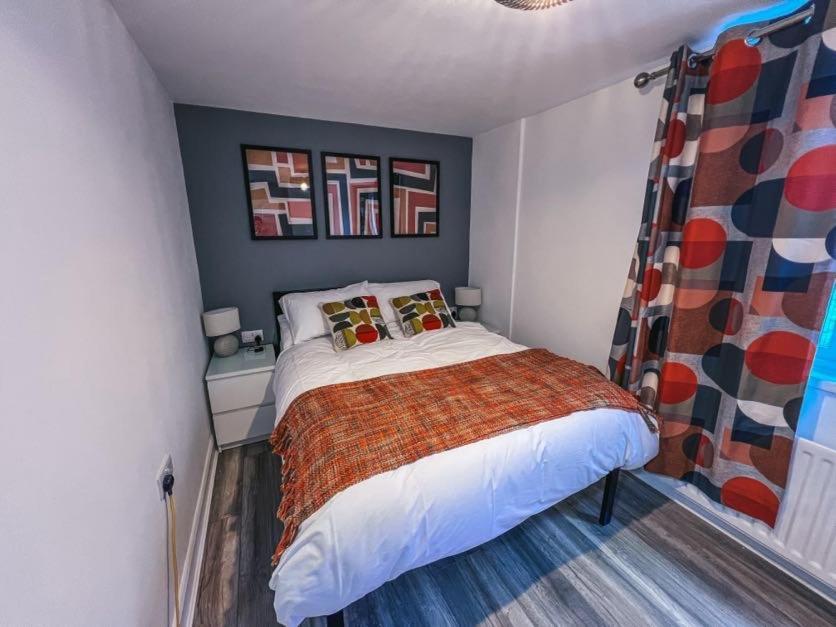 Flat 3 Bedroom, 2 Bathroom - Staybynumbers