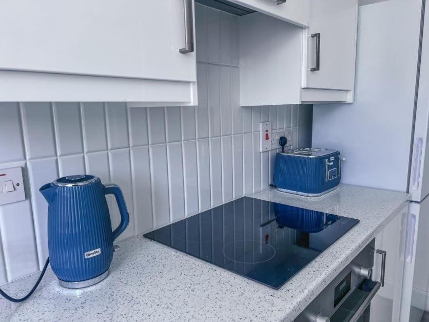 Apartment Flat 3 Bedroom, 2 Bathroom - Staybynumbers *
