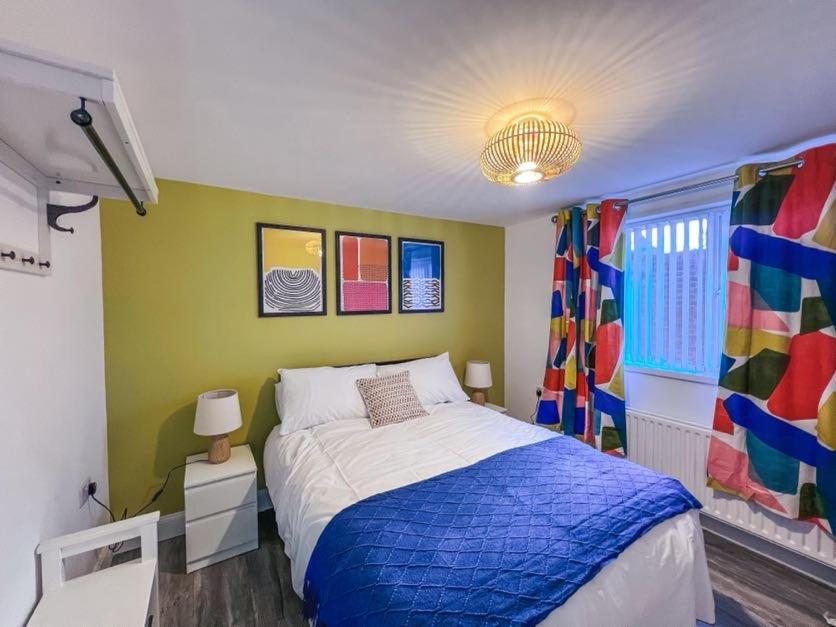 Flat 3 Bedroom, 2 Bathroom - Staybynumbers Apartment *