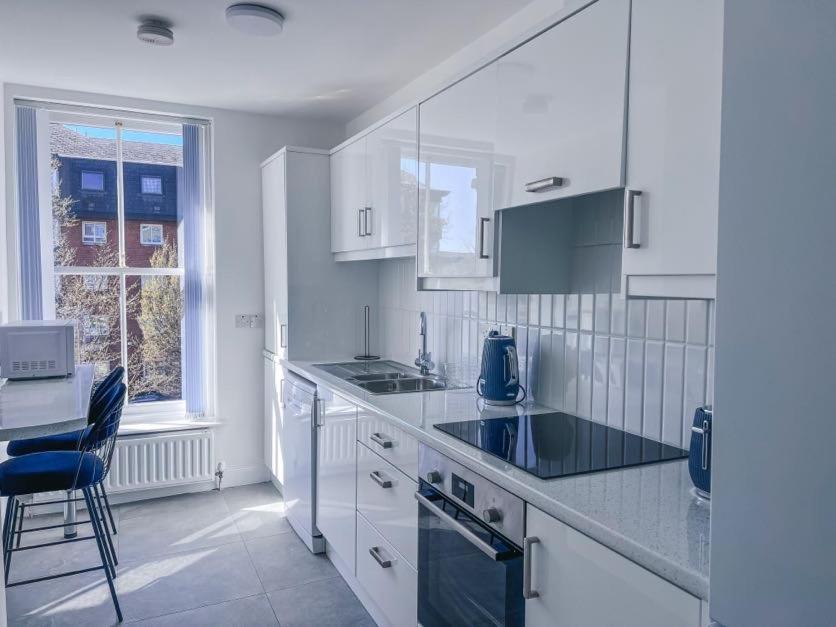 Flat 3 Bedroom, 2 Bathroom - Staybynumbers * Belfast