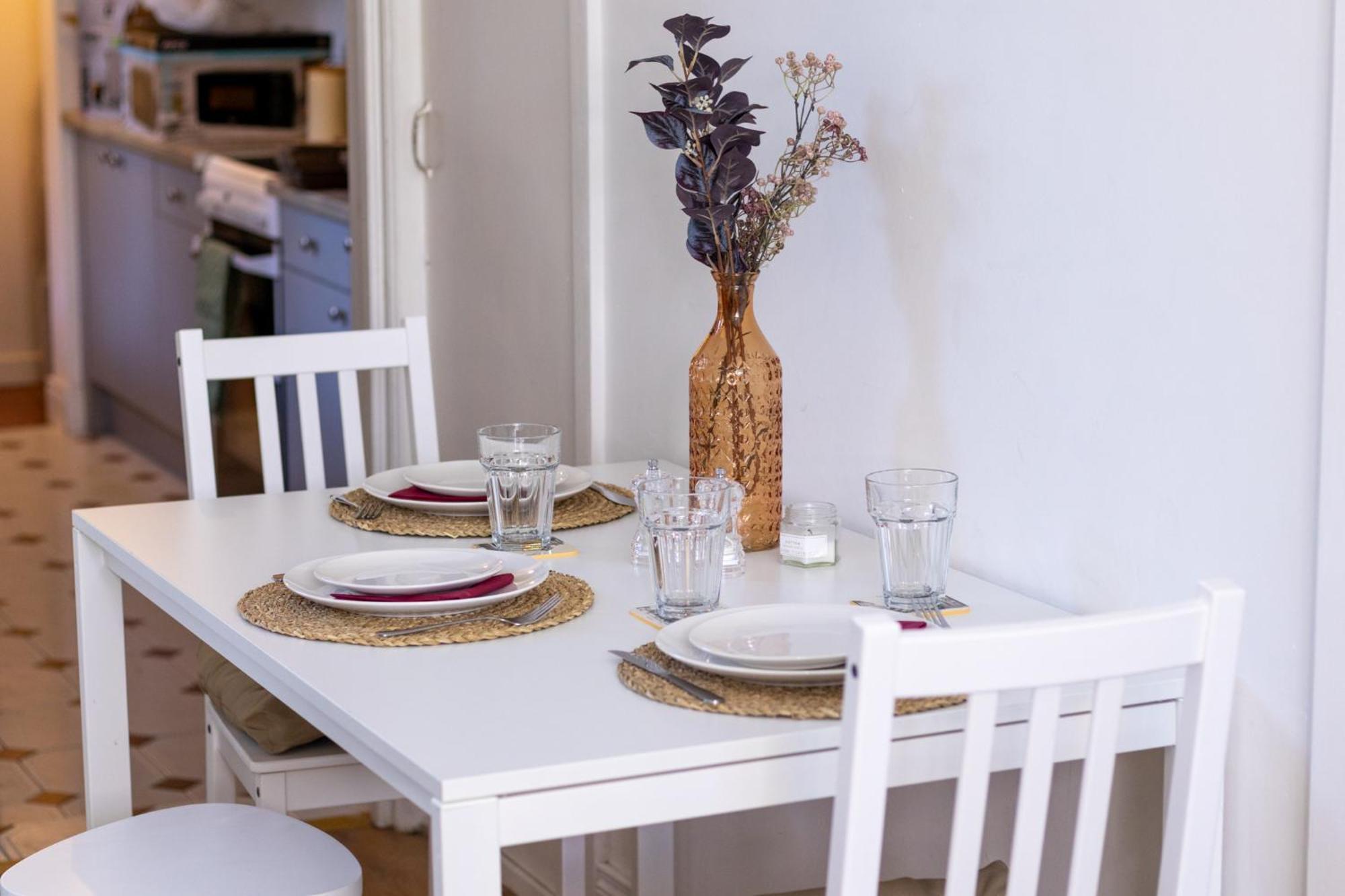 Victoria Road Guest house *