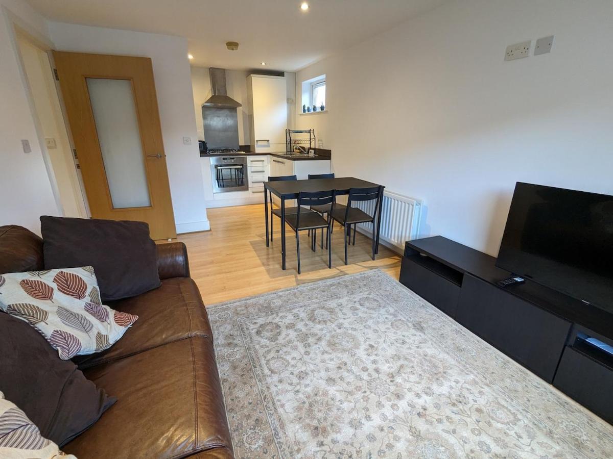 Cosy One Bedroom With Secure Parking