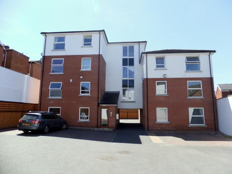 Cosy One Bedroom With Secure Parking Apartment