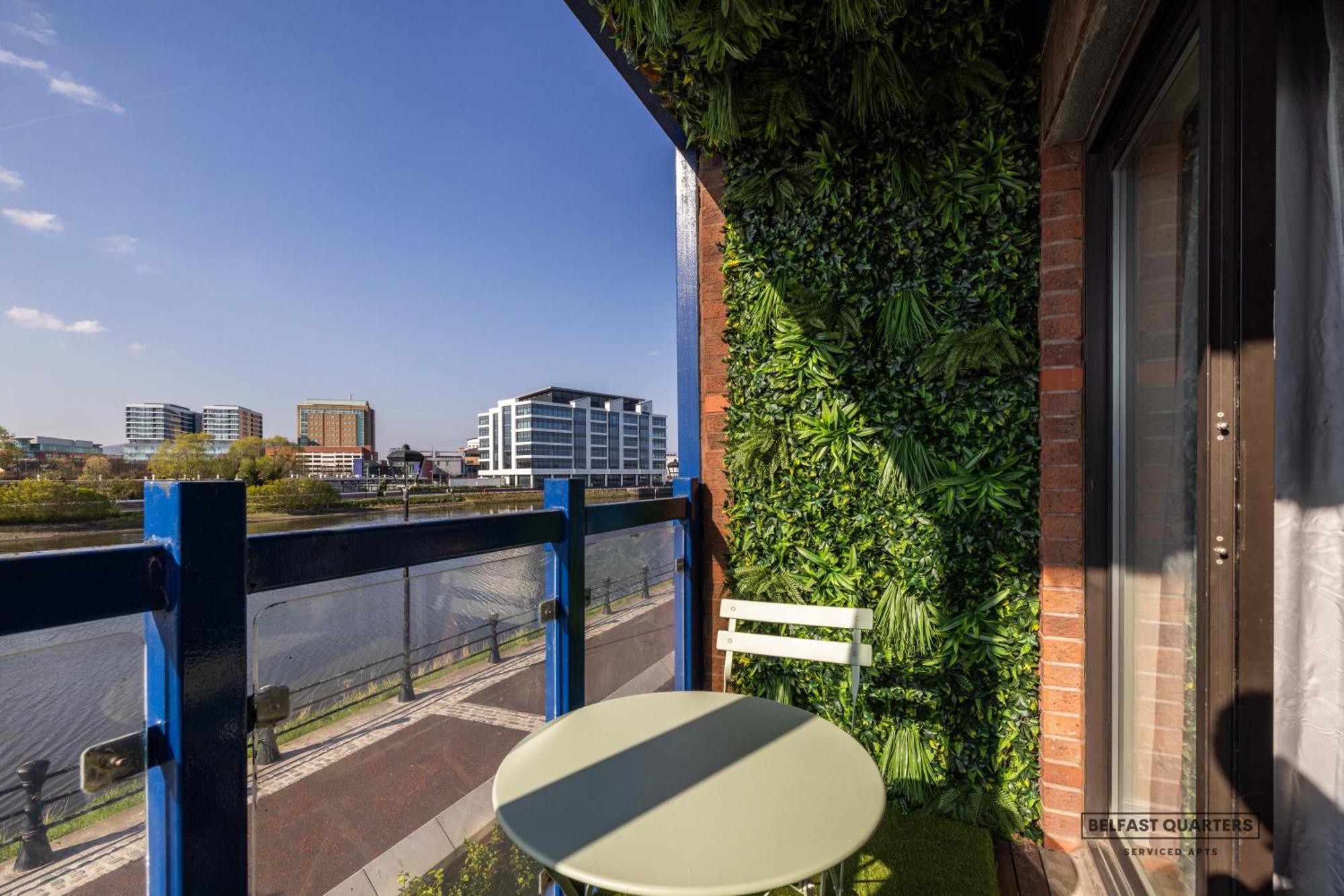 Quarters Riverside Apartment *