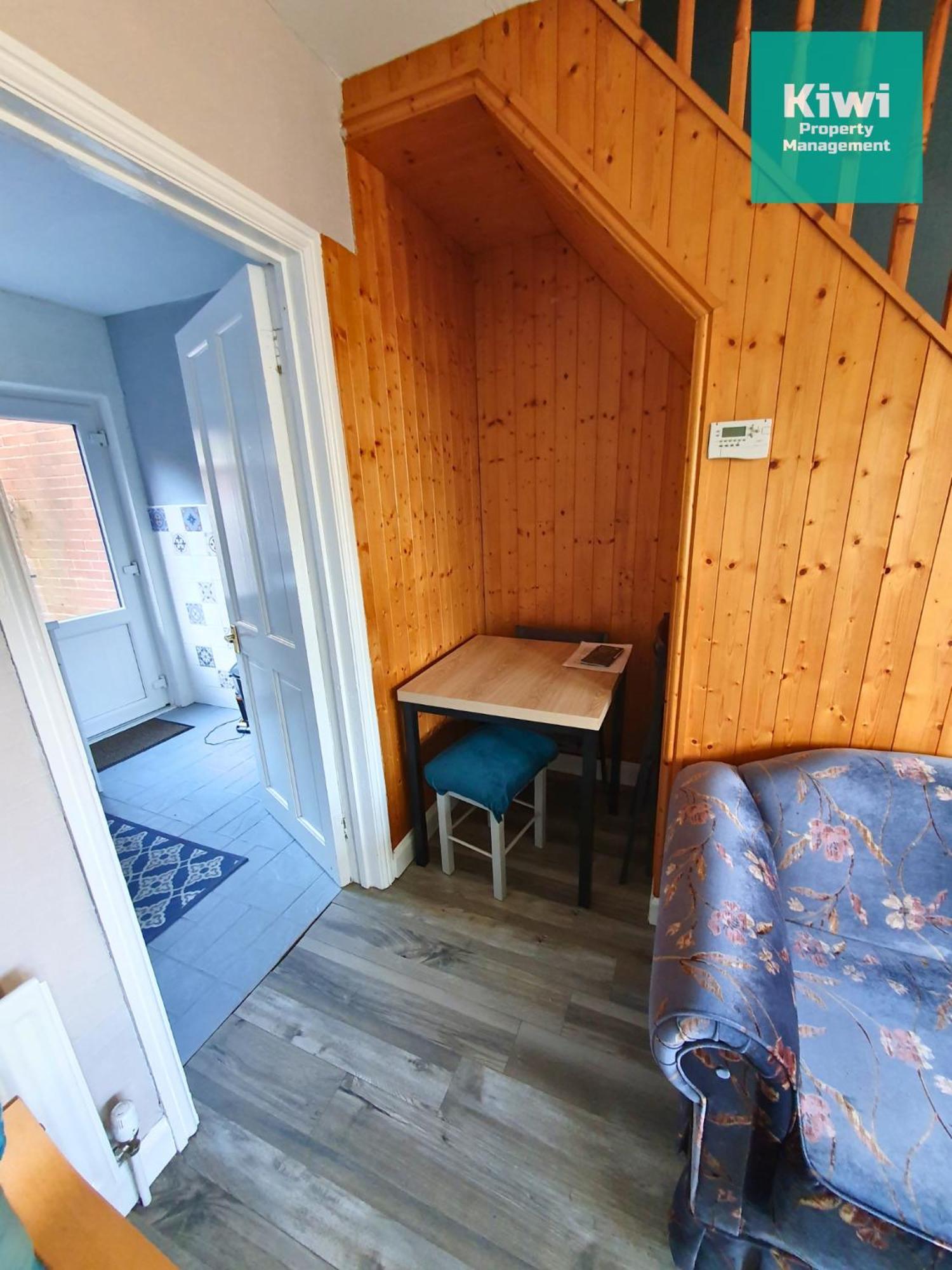 Quiet Townhouse - 5 Minutes From Centre *