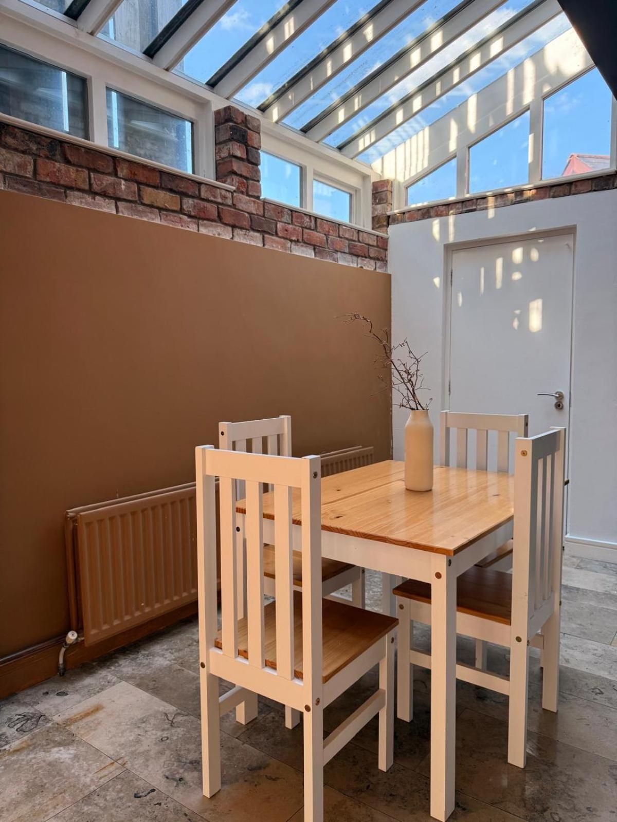 Spacious 4br Victorian W/ Outdoor Terrace Holiday home Belfast